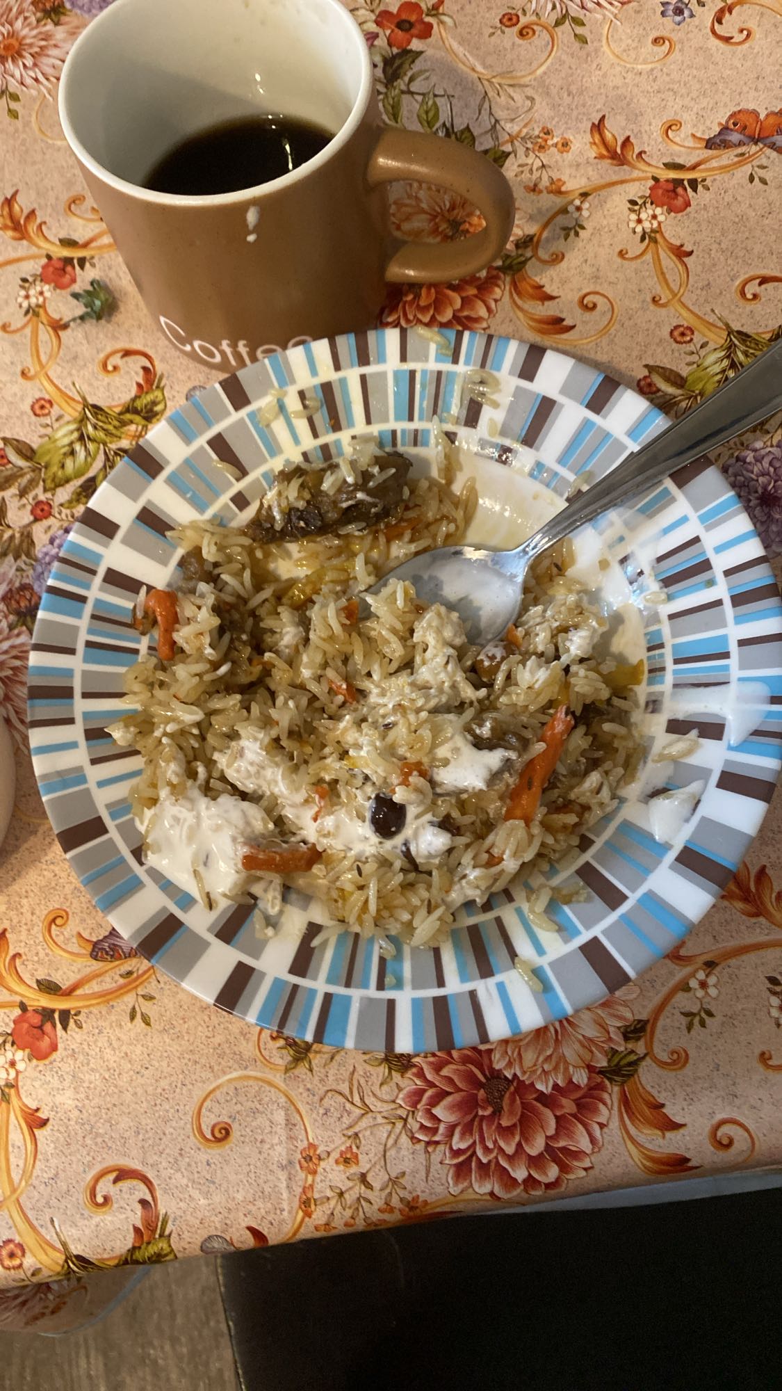 Плов с йогуртом и кофе