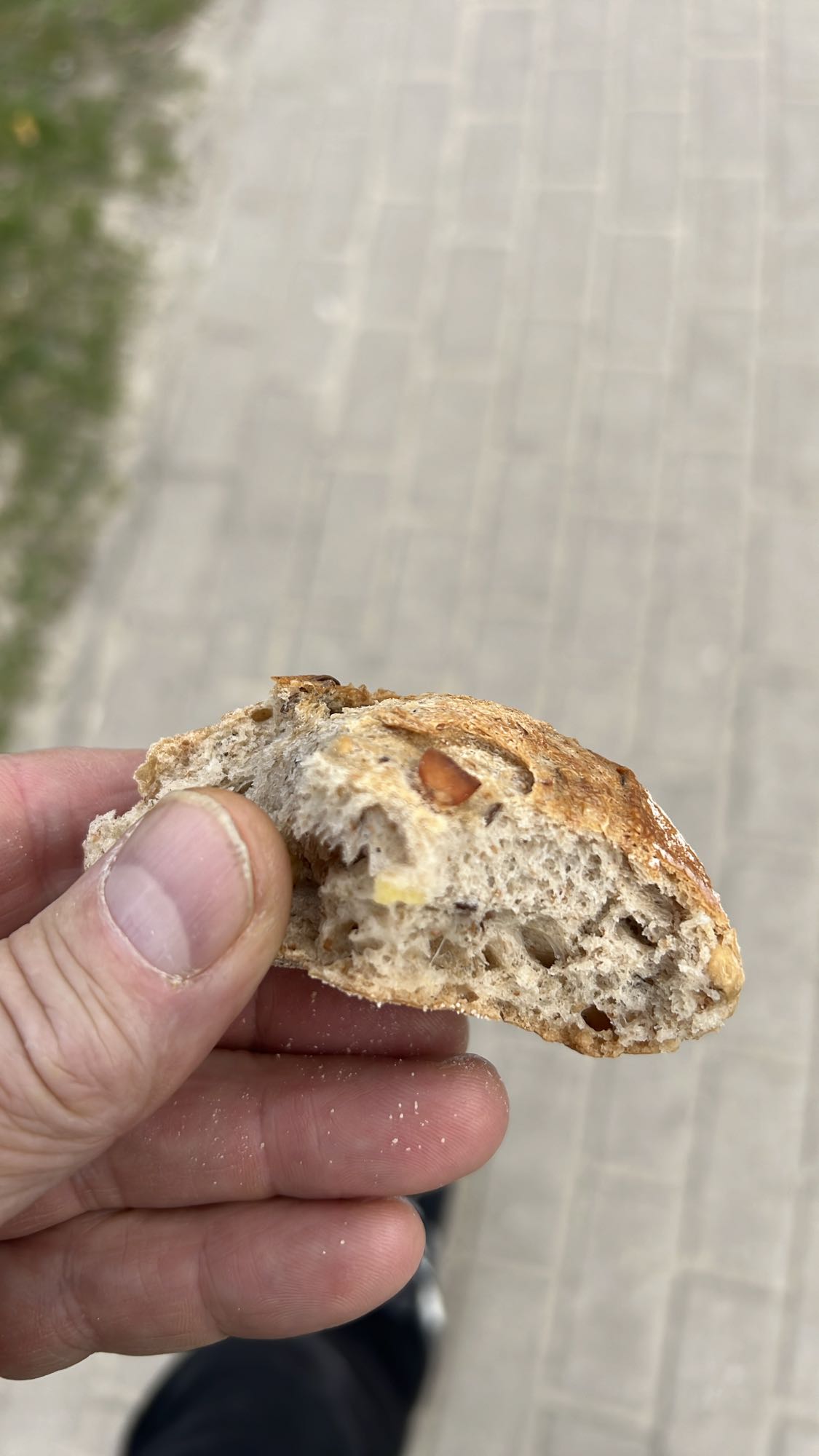 Kawałek chleba ziarnistego