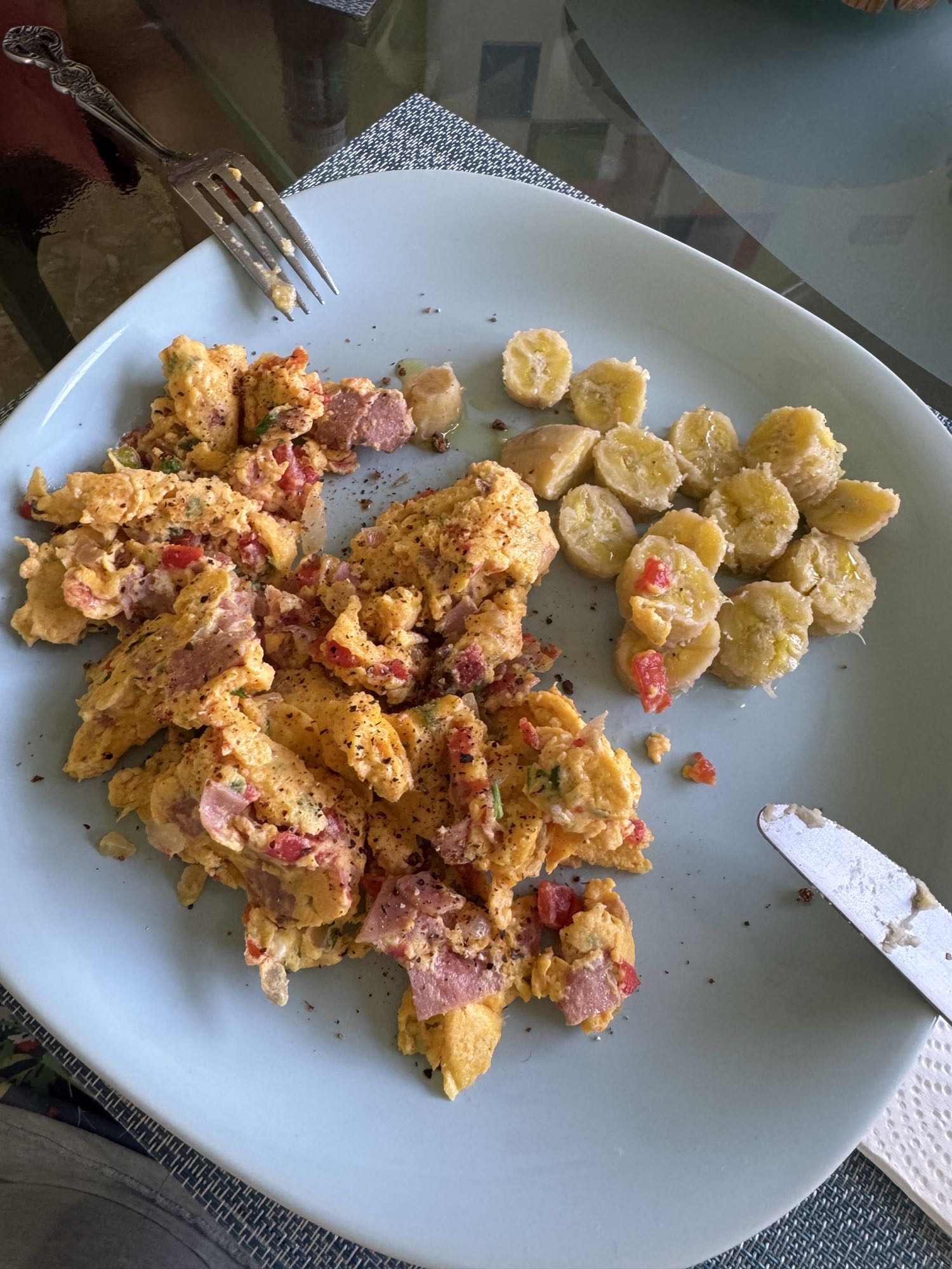 huevos revueltos con plátano