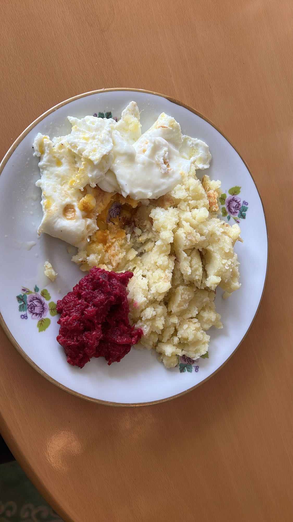 Jajka sadzone z kluskami