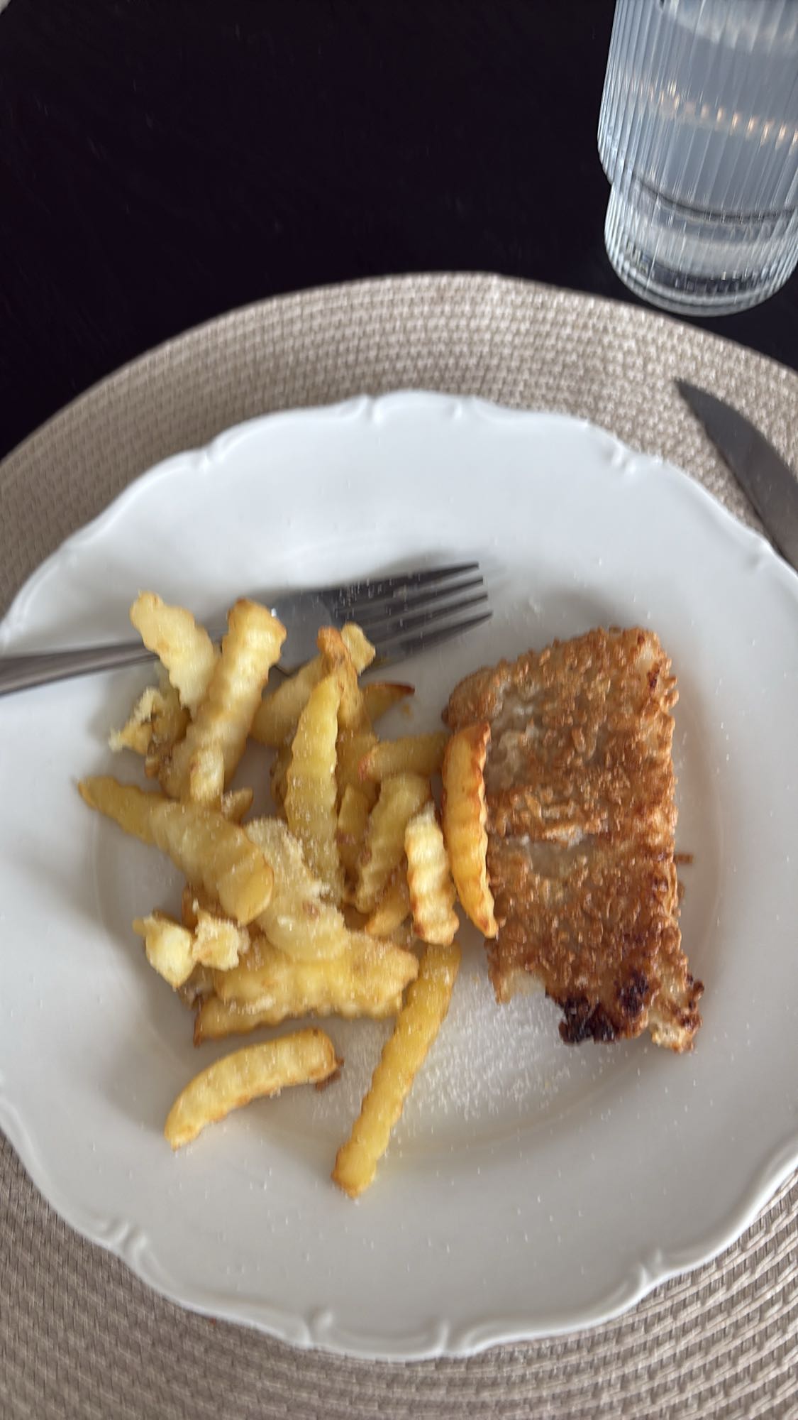 Panerad fisk med pommes