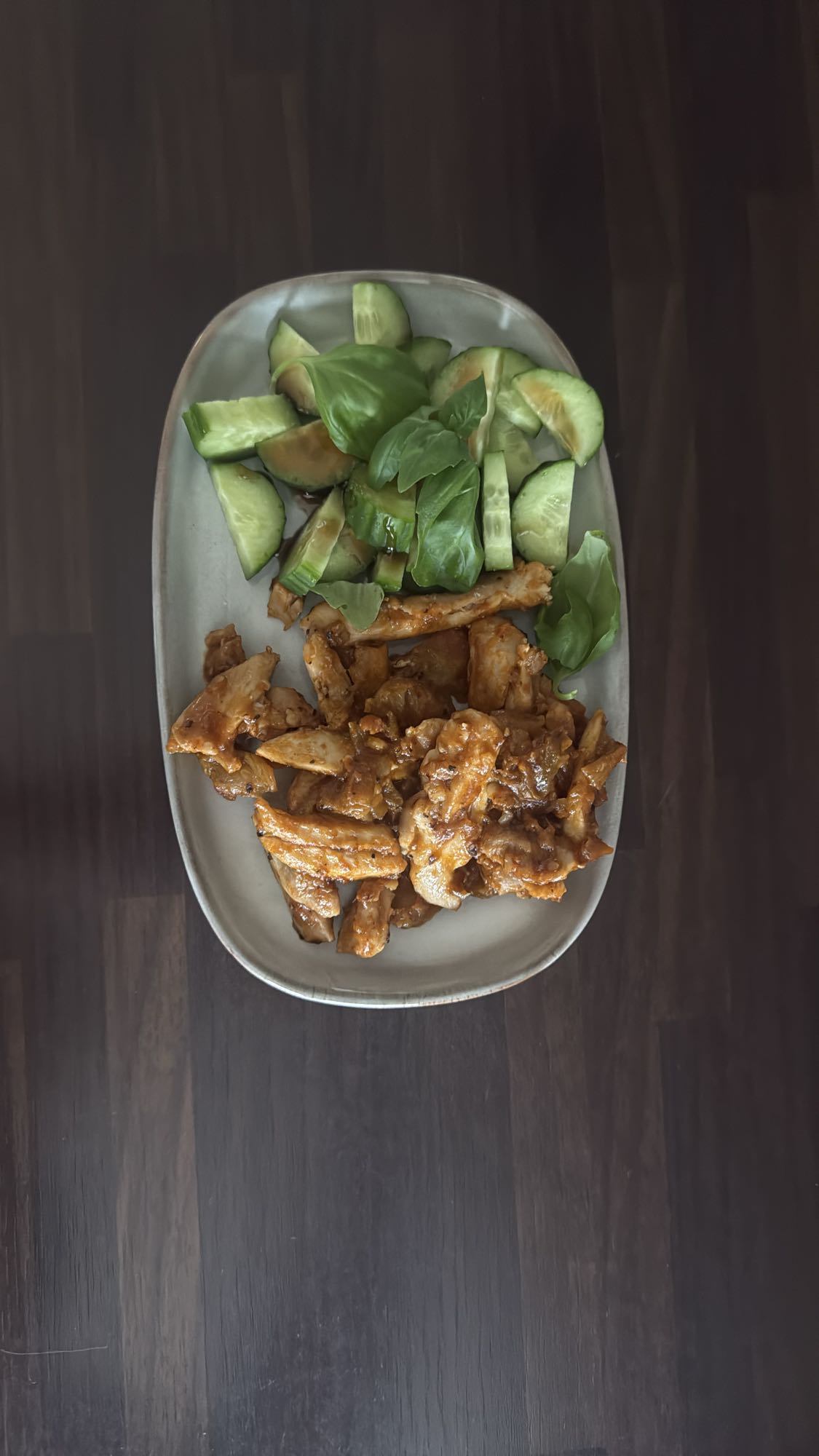 Kyckling med gurksallad