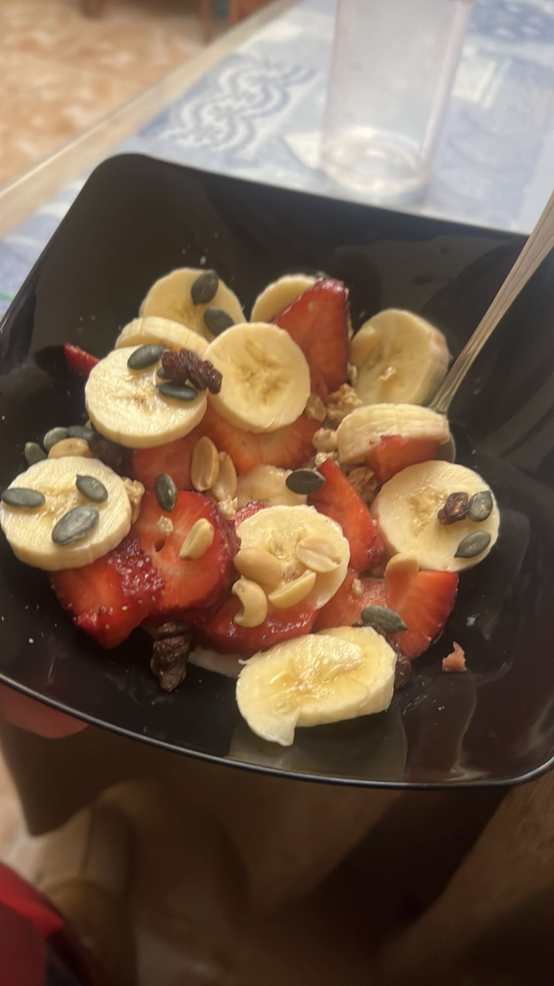 bol de fruta con yogur