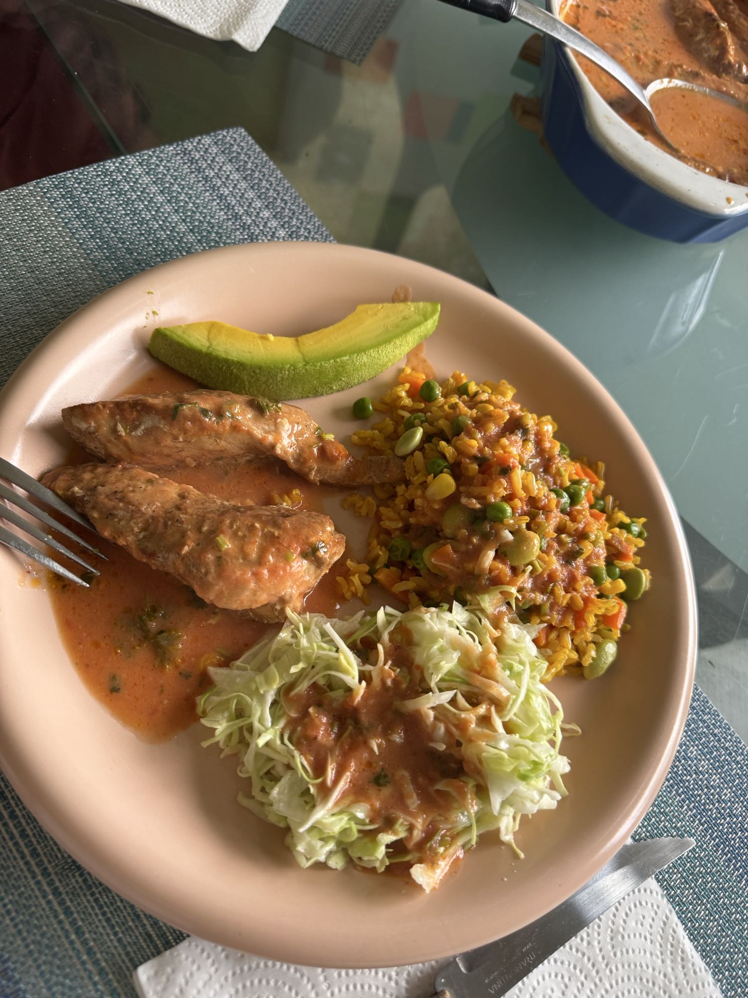 pollo con arroz y aguacate