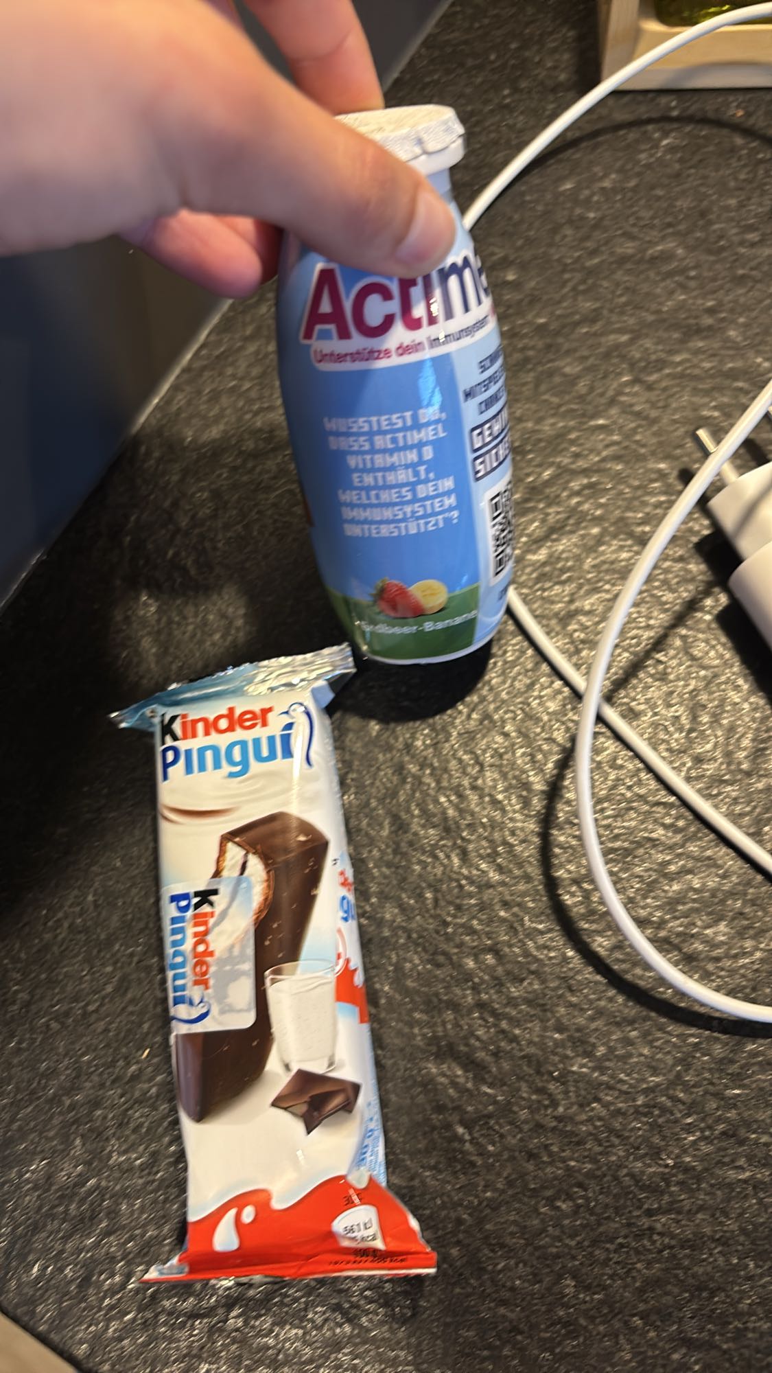 Snack mit Drink und Riegel