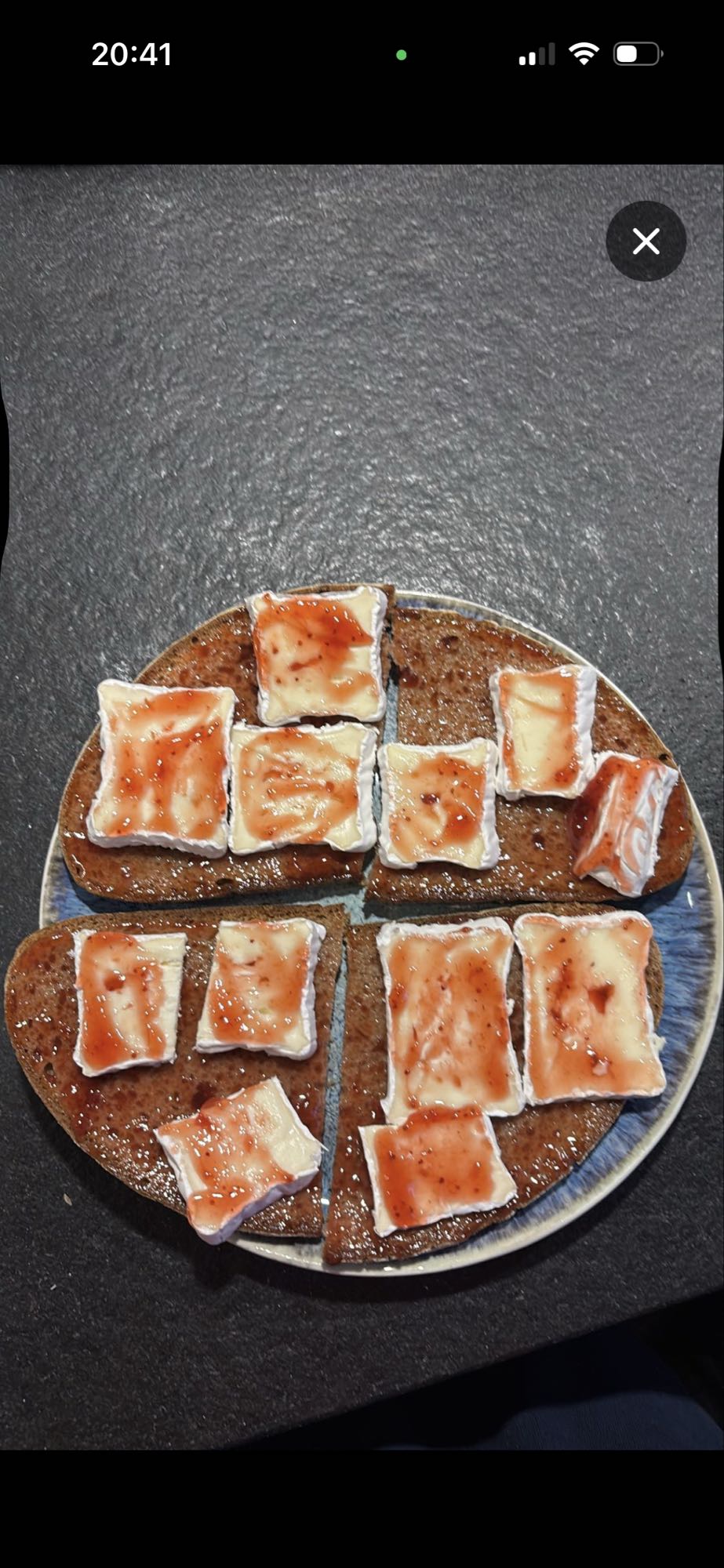 Knäckebrot mit Brie