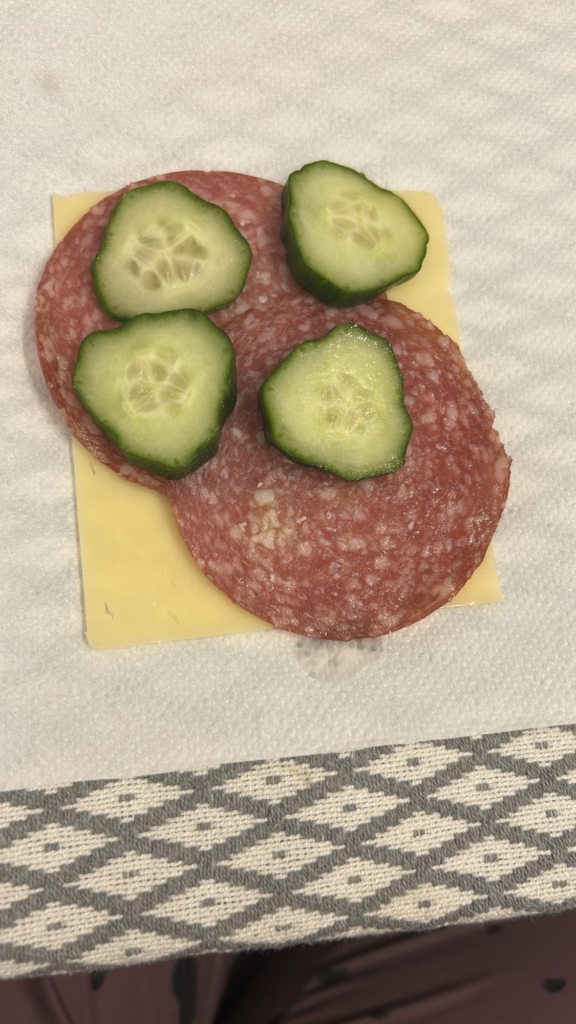 gustare cu salam si cascaval