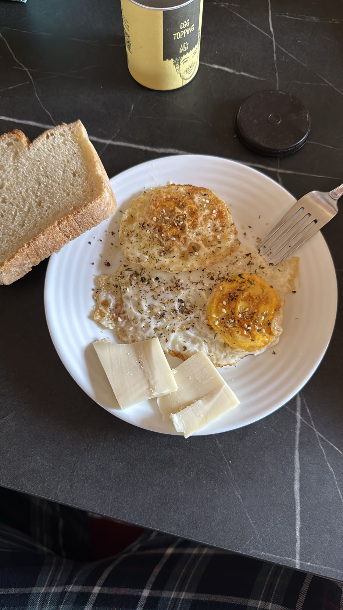 Fried Eggs with Bread