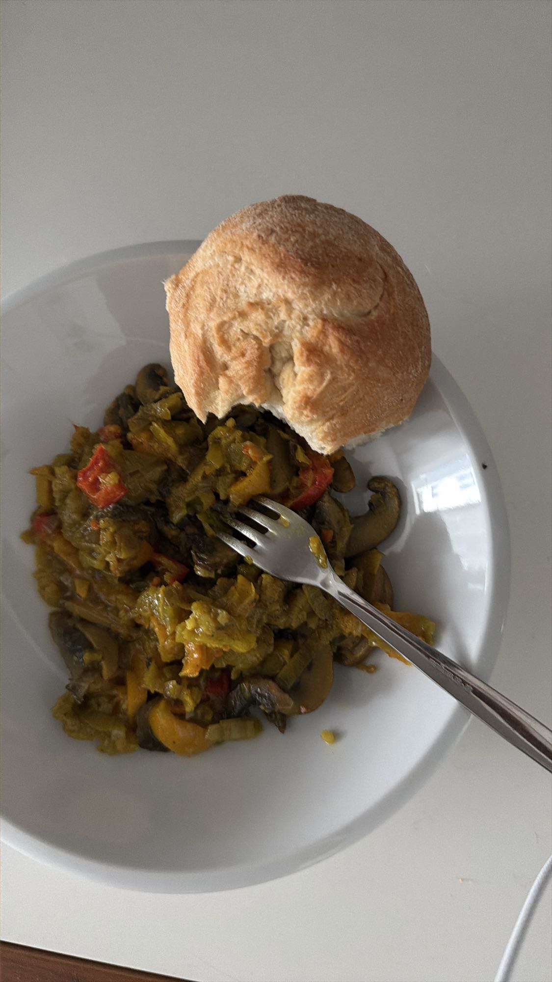 Brötchen mit Gemüsepfanne