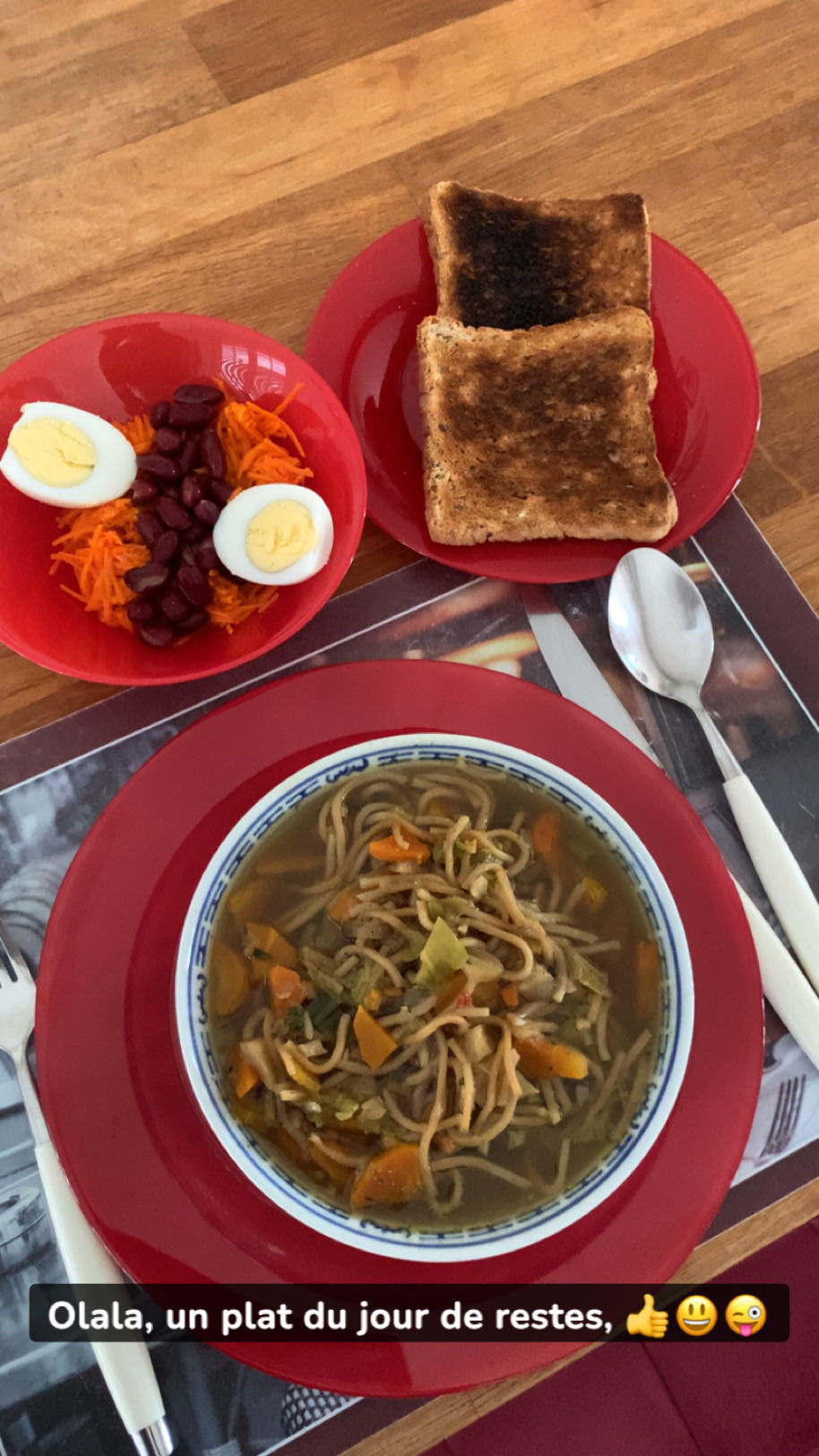 Soupe nouilles et toasts