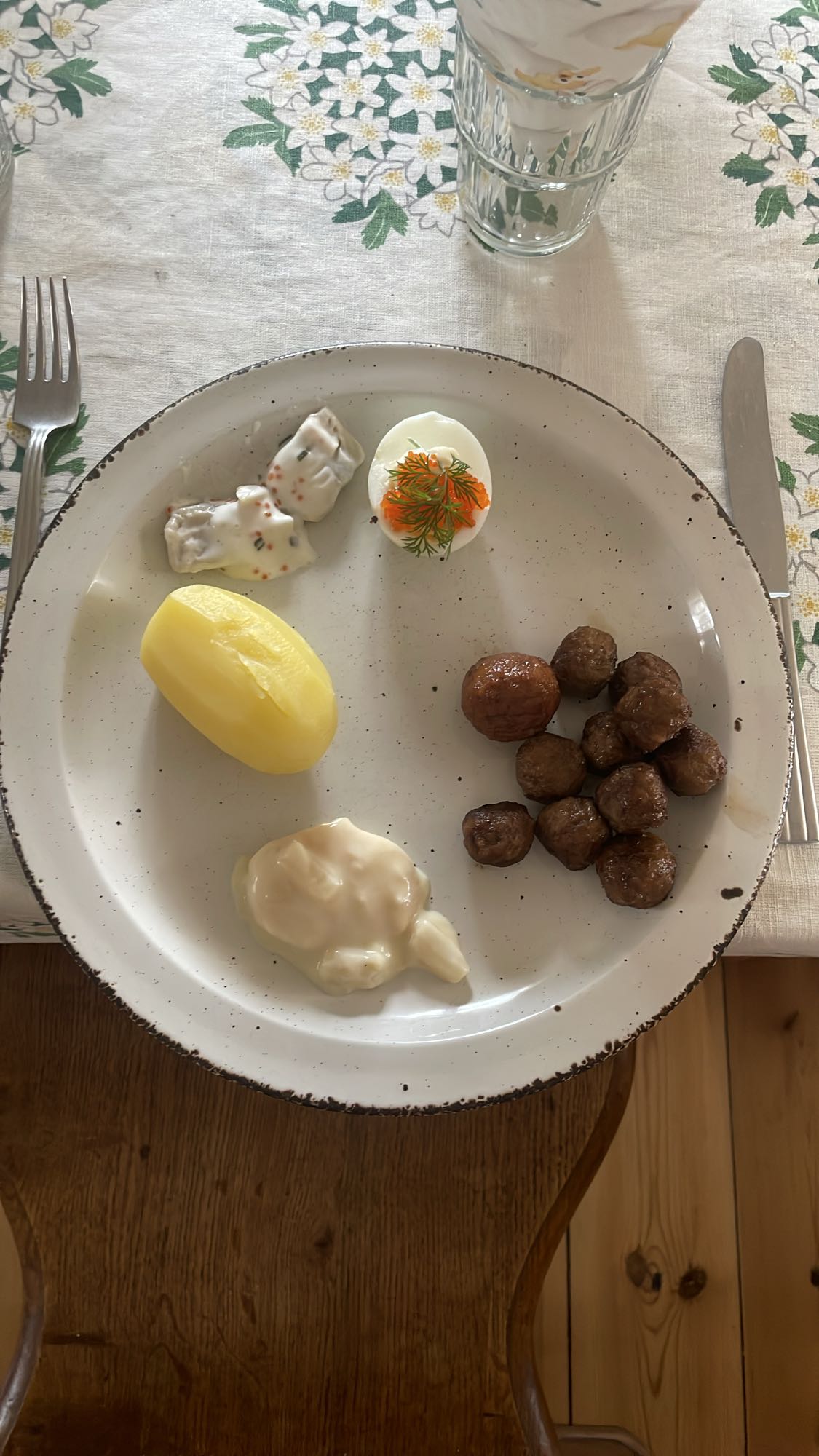 Köttbullar med potatis