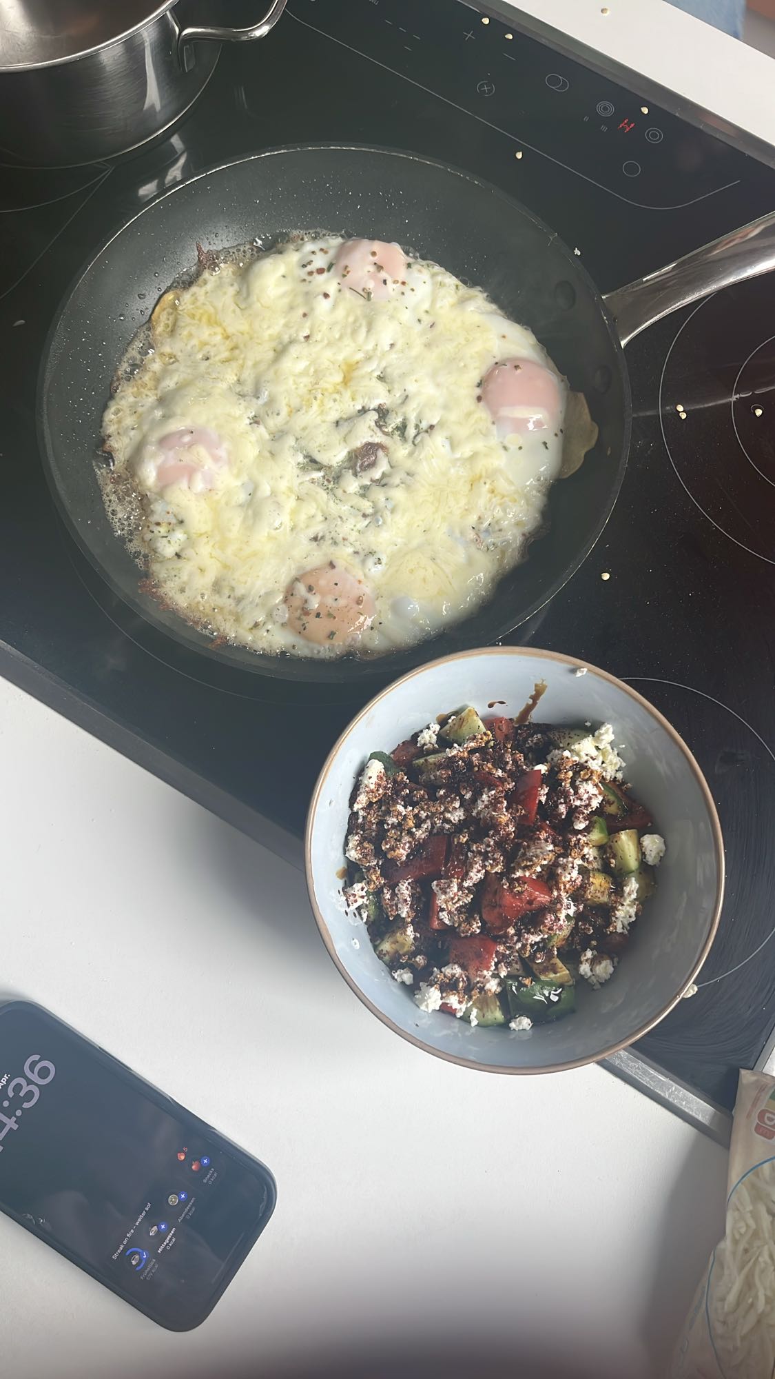 Eierpfanne mit Salat