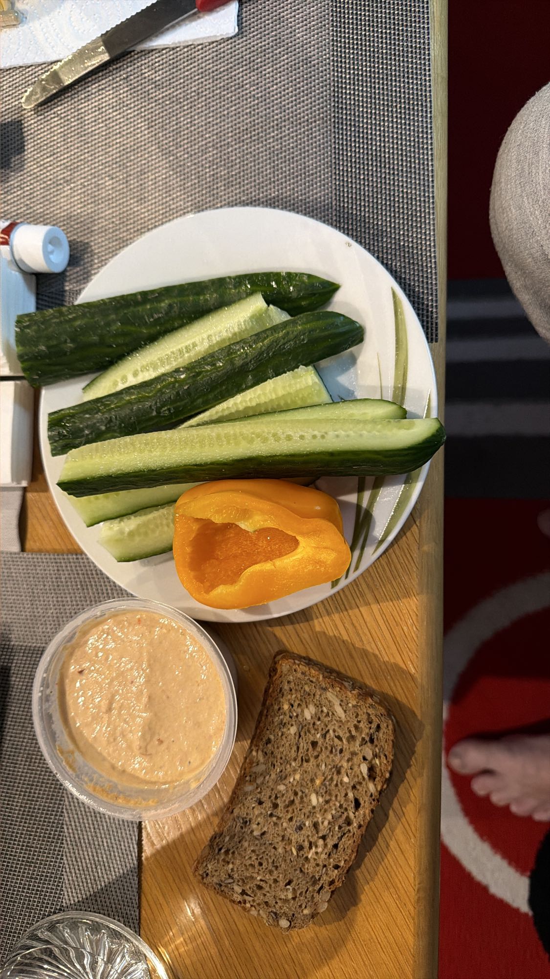 Gemüseteller mit Dip