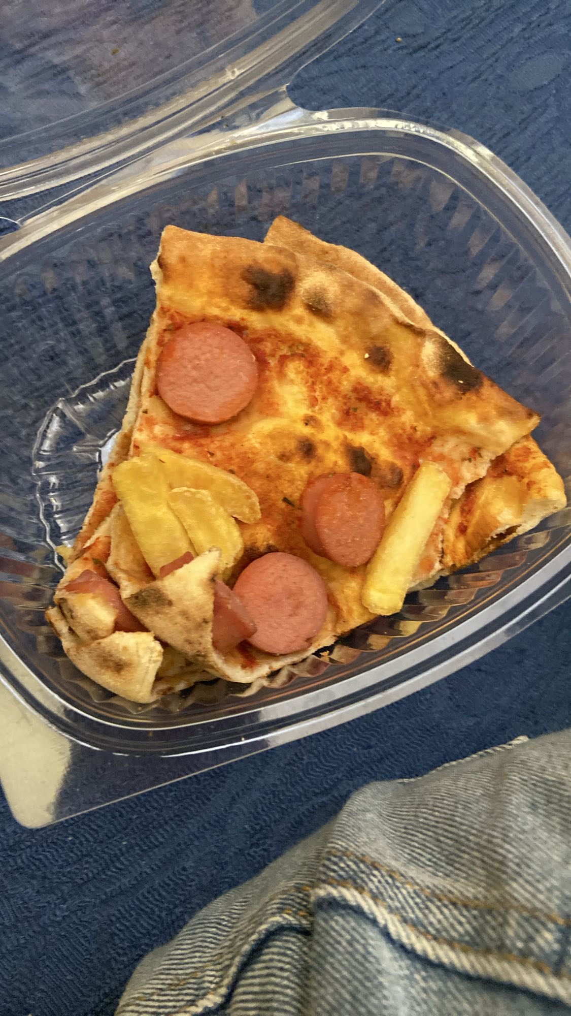 Pizza con wurstel e patate