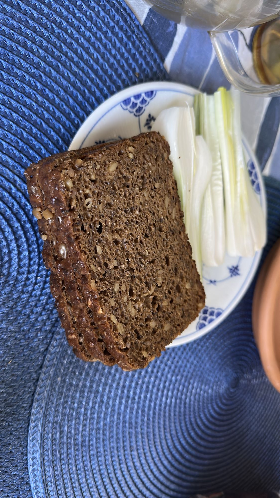 Mörkt bröd med fänkål