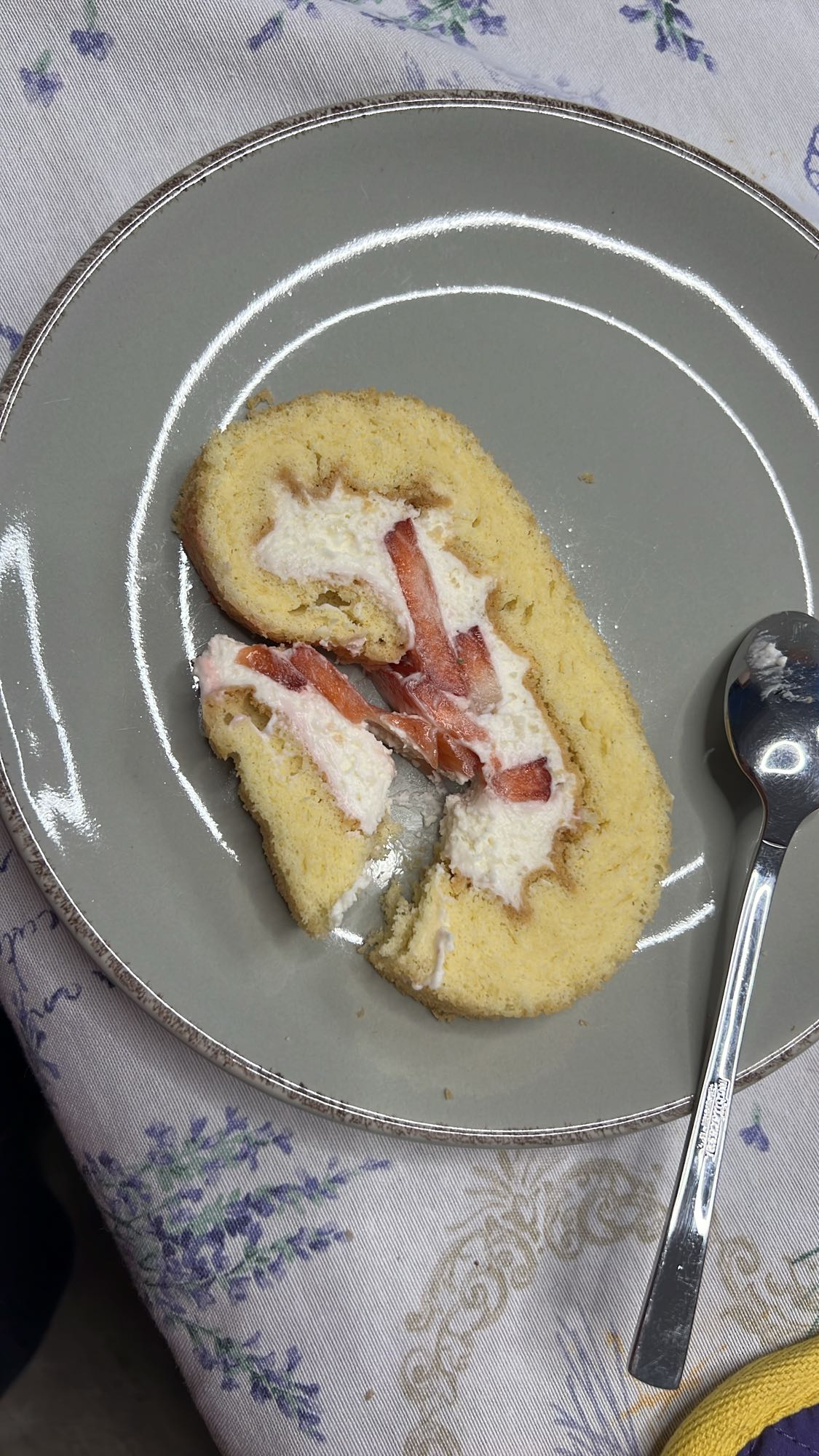 Rulada cu capsuni