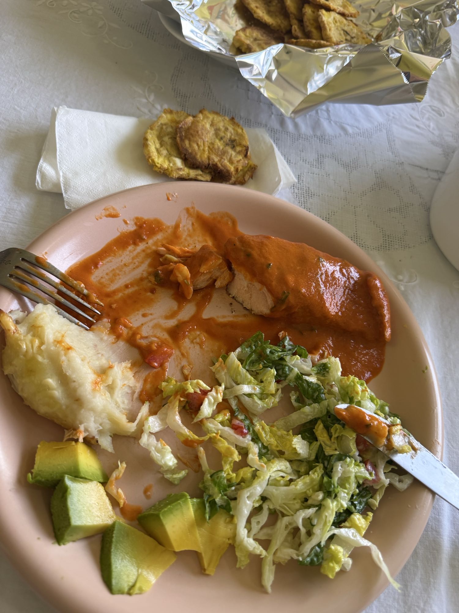 pollo en salsa roja
