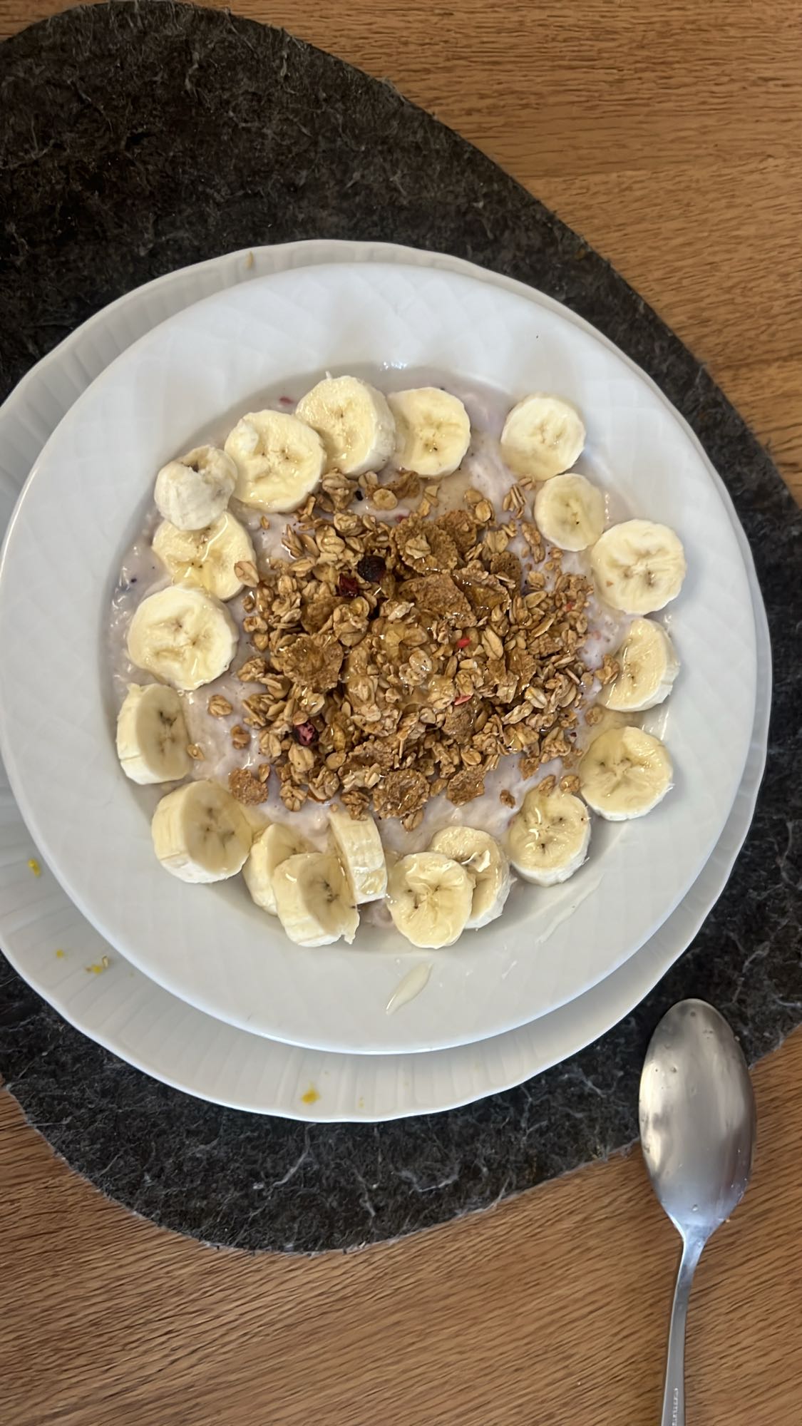 Yogurt con banana e muesli
