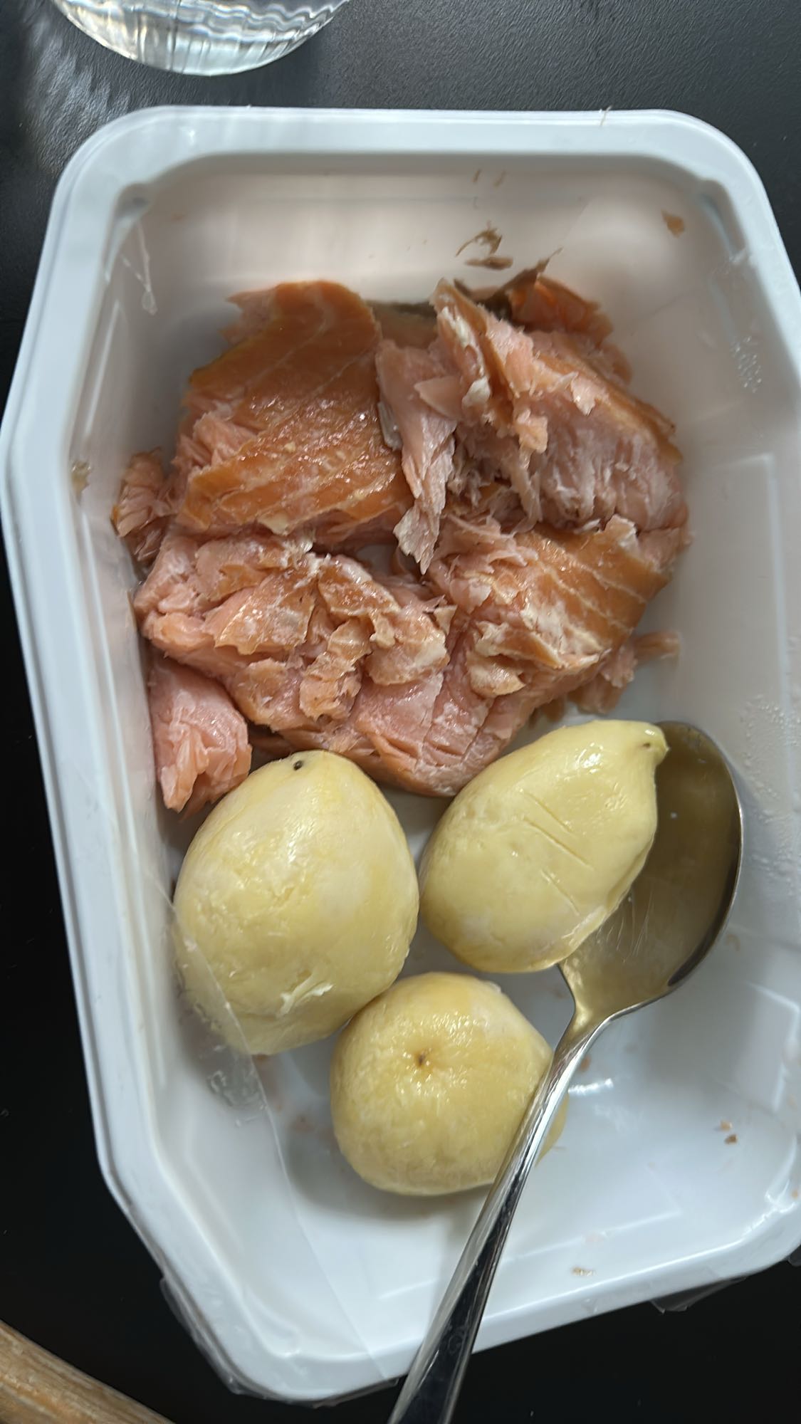 Lax med kokt potatis