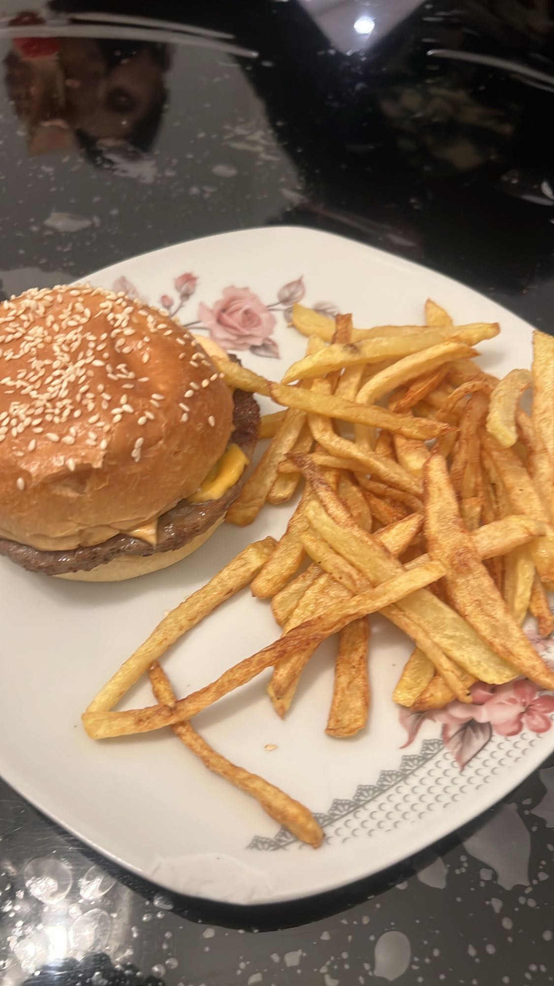 Hamburgare med pommes
