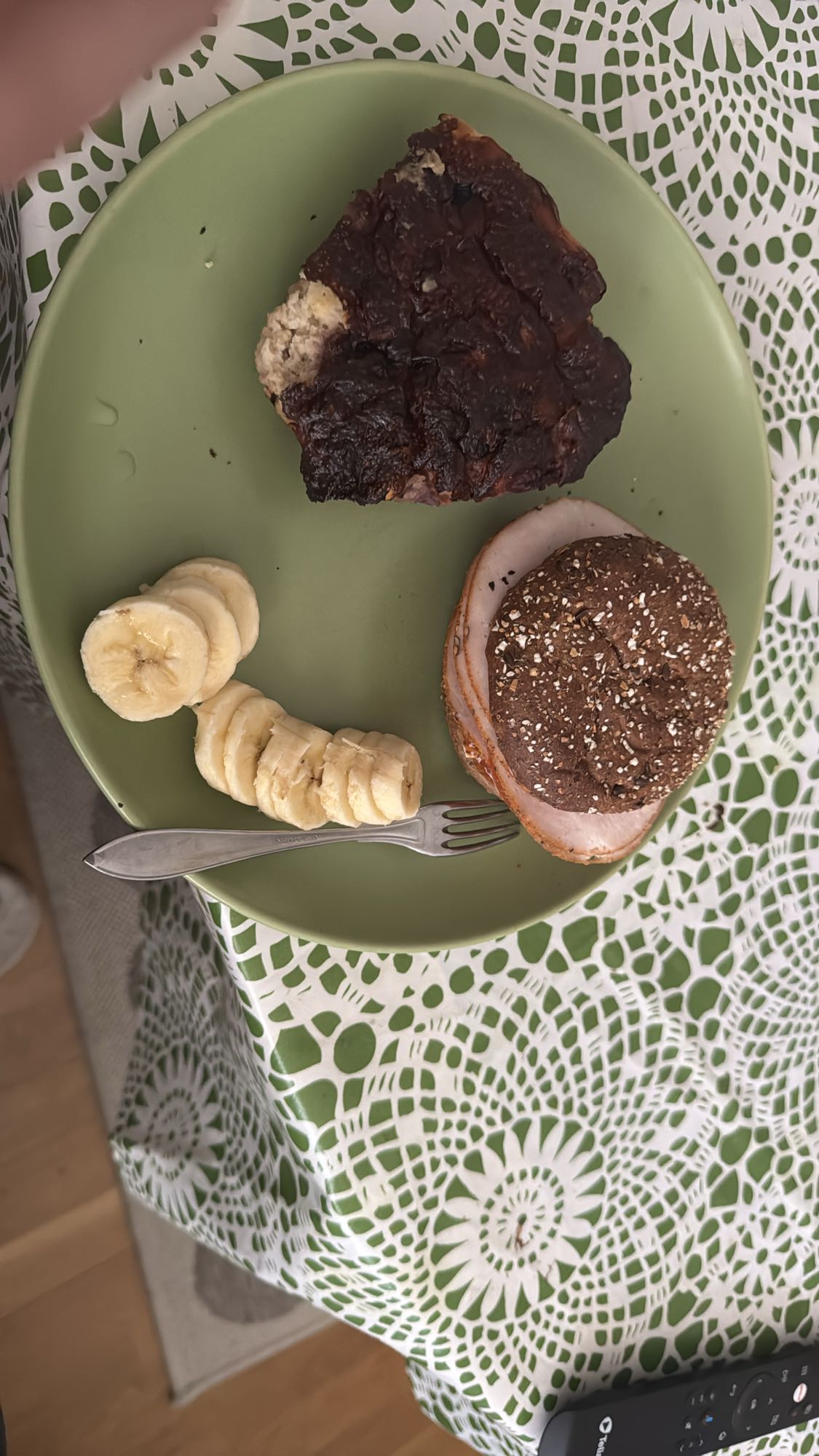 Smörgås med kött och banan