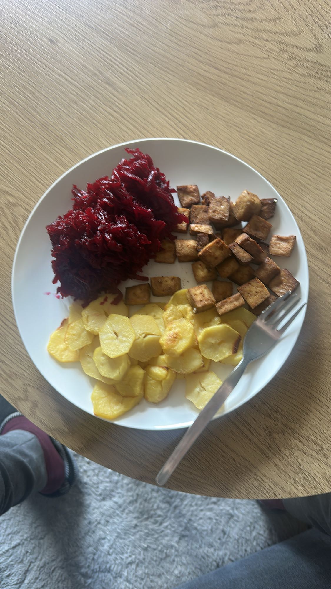 Tofu z burakami i ziemniakami