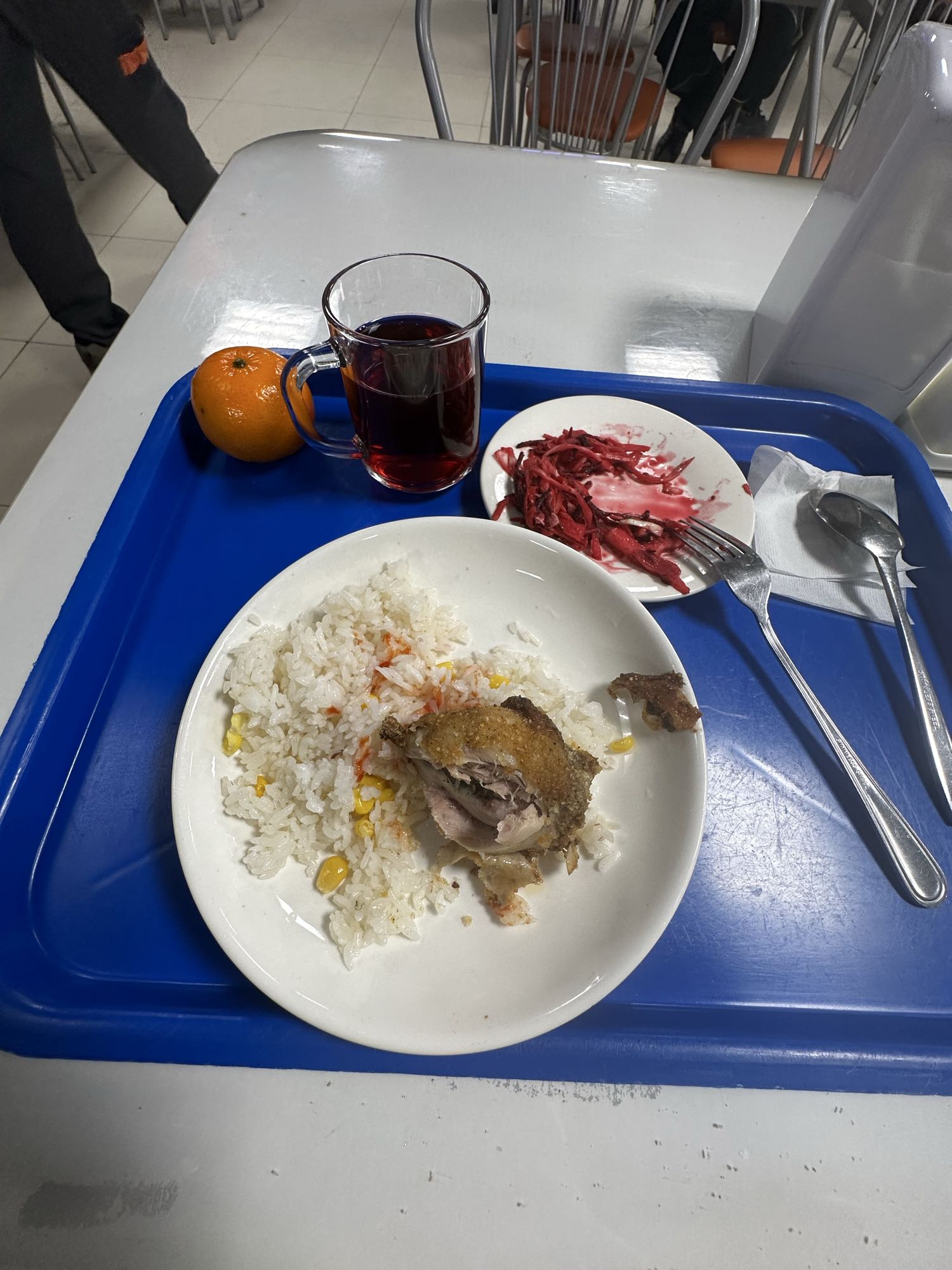 Рис с курицей и салатом