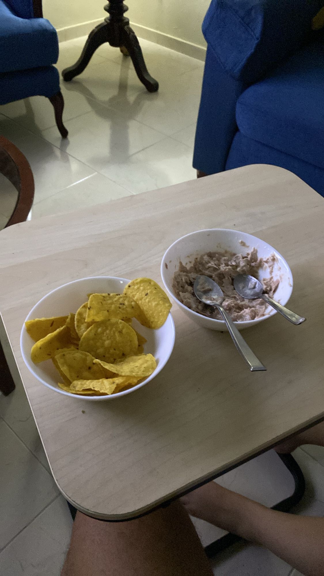 atun con papas fritas