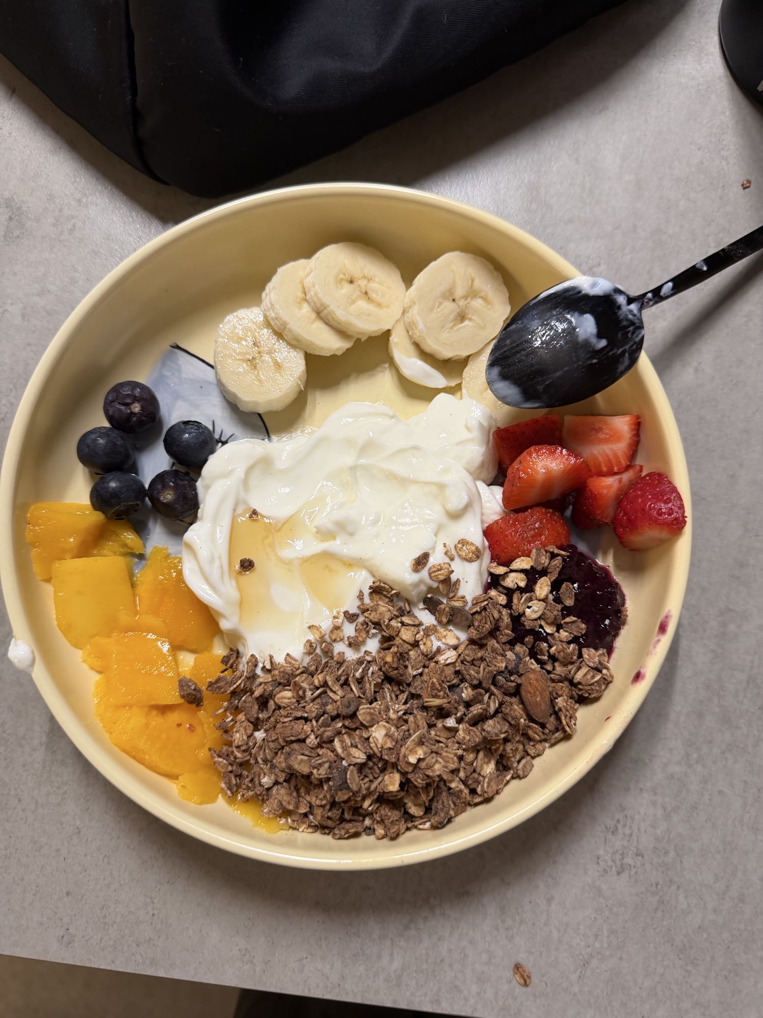 bol de yogur con fruta
