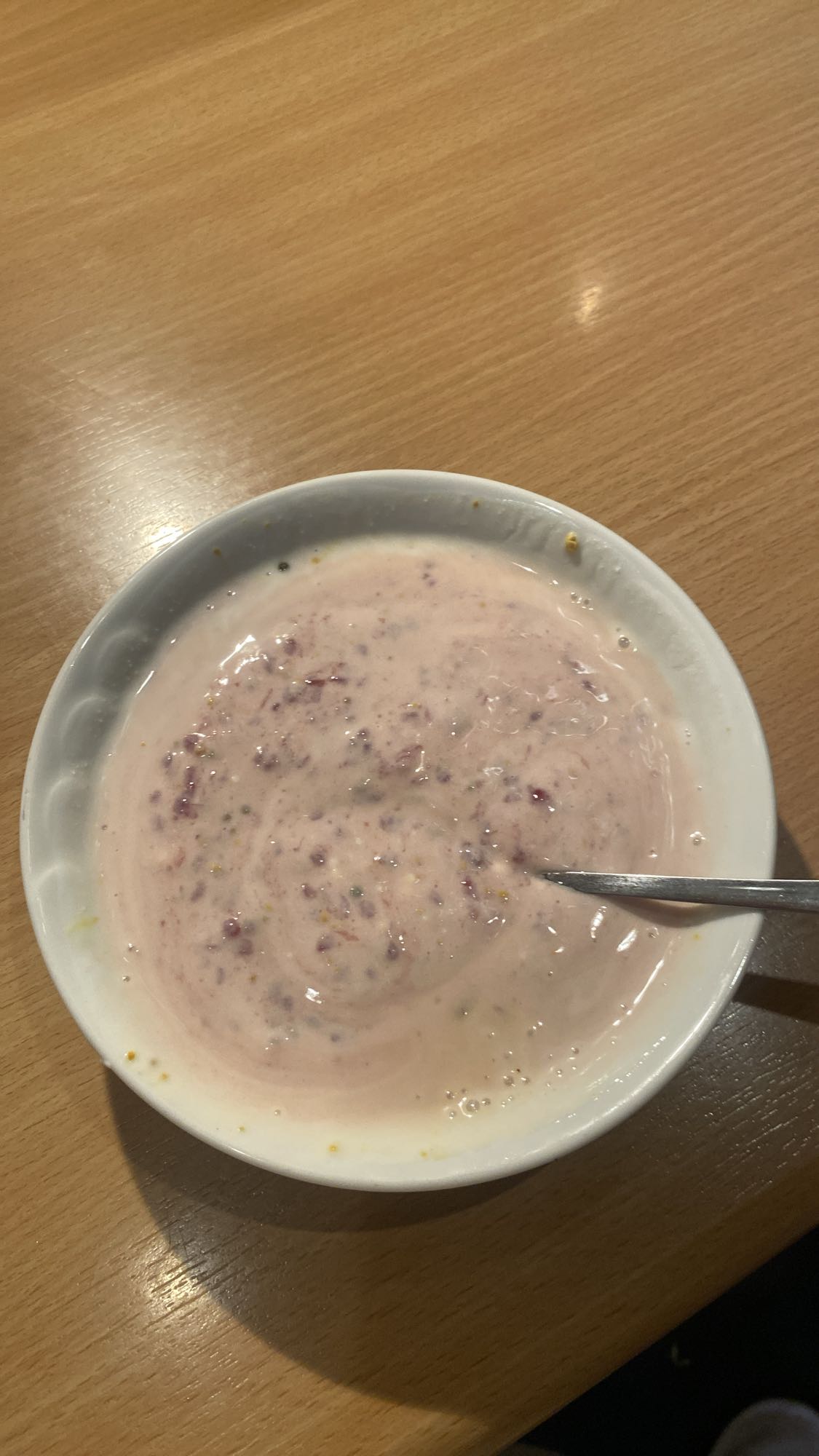 Jogurt z owocami i owsem