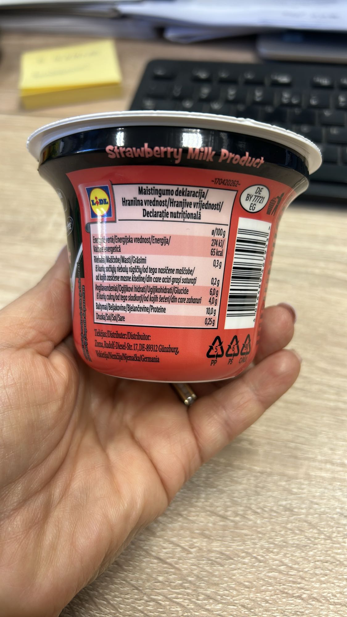 Produs lactat cu capsuni