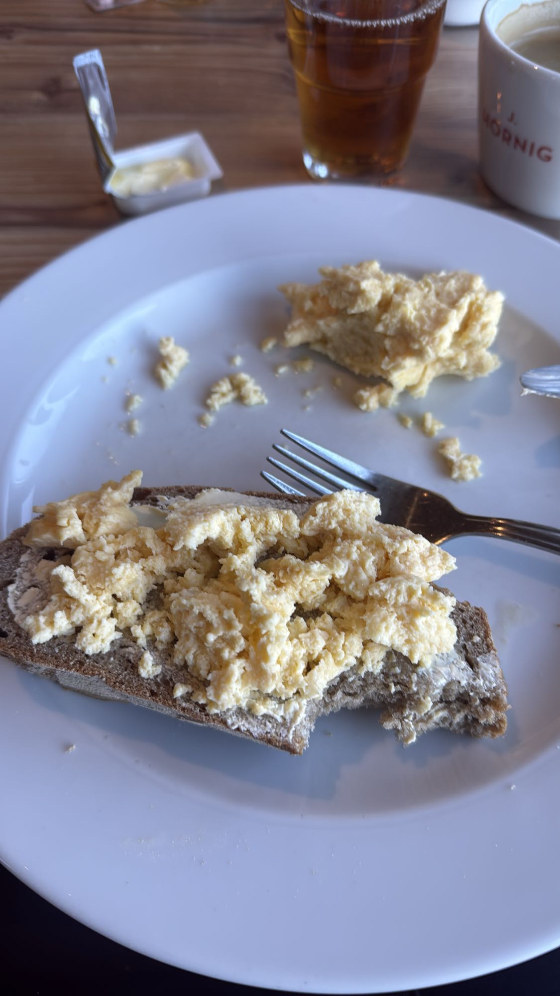 Roerei op brood