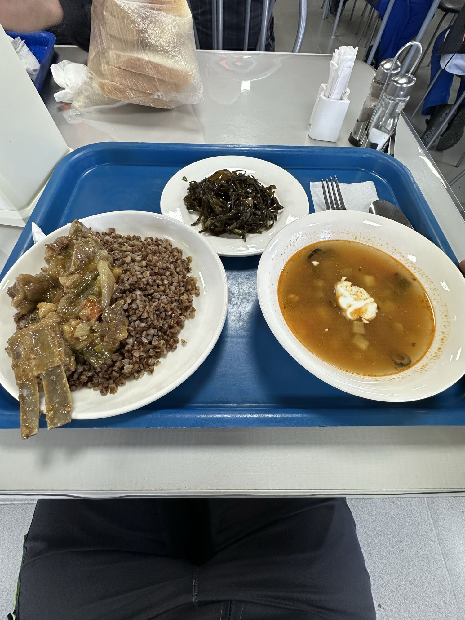 Обед с гречкой и супом