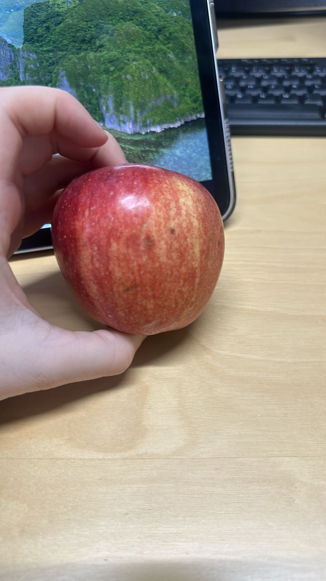 Rött äpple