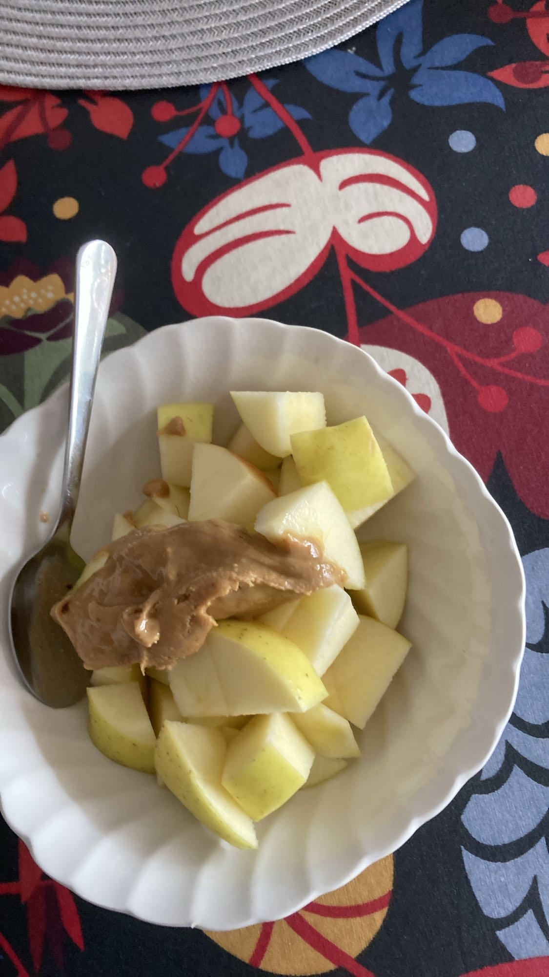 Äpple med jordnötssmör