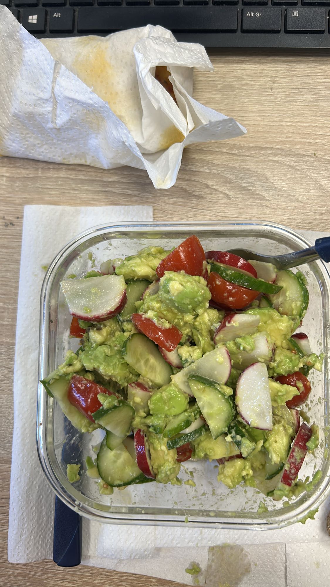 Salată cu avocado