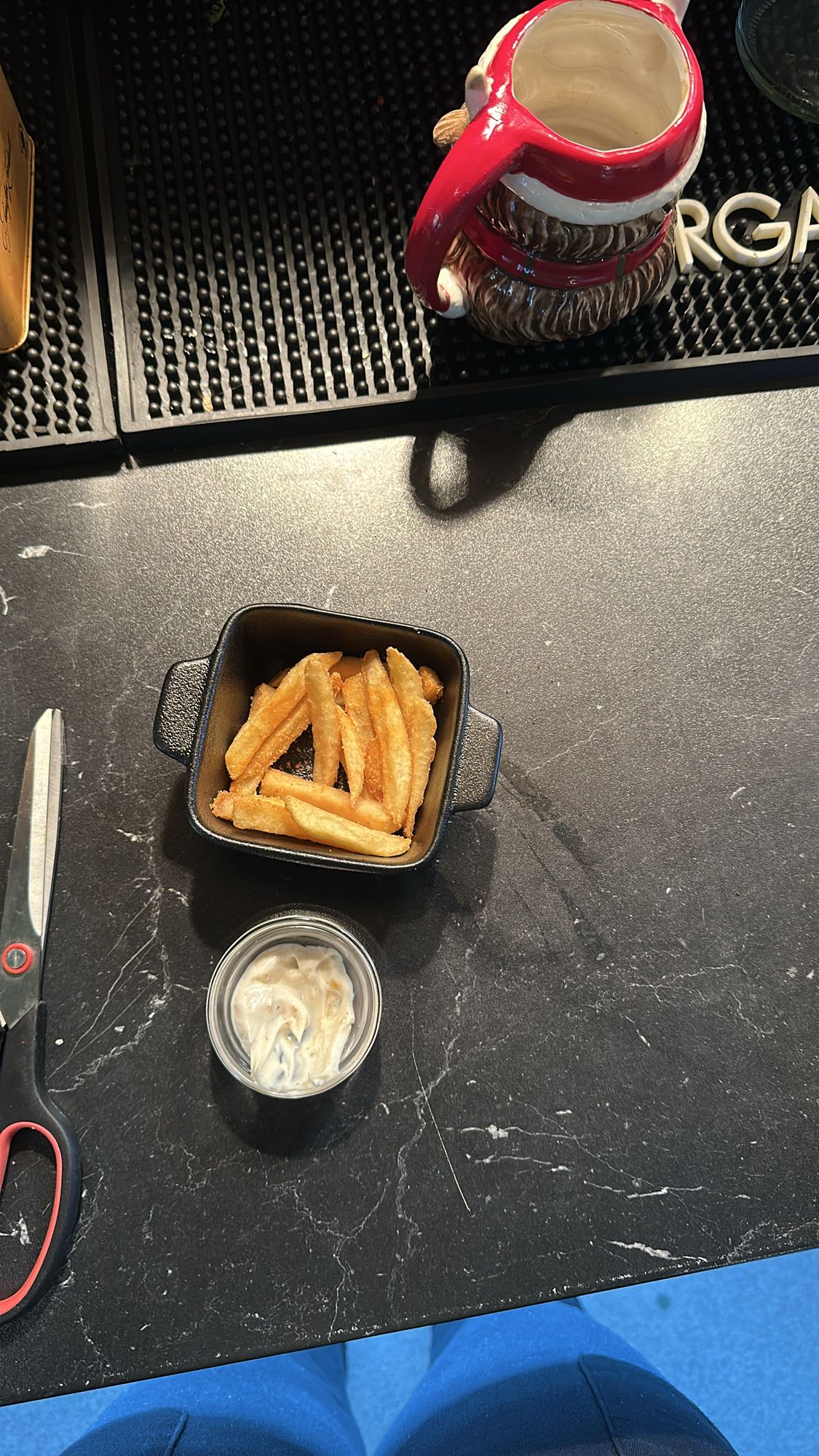 Pommes med dipp
