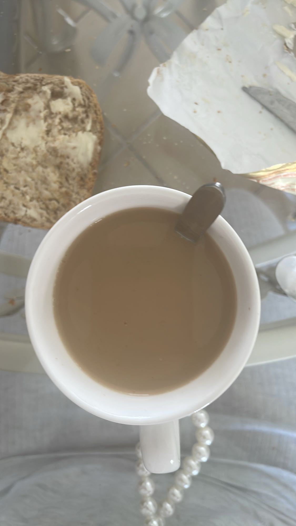 Thé au lait et tartine