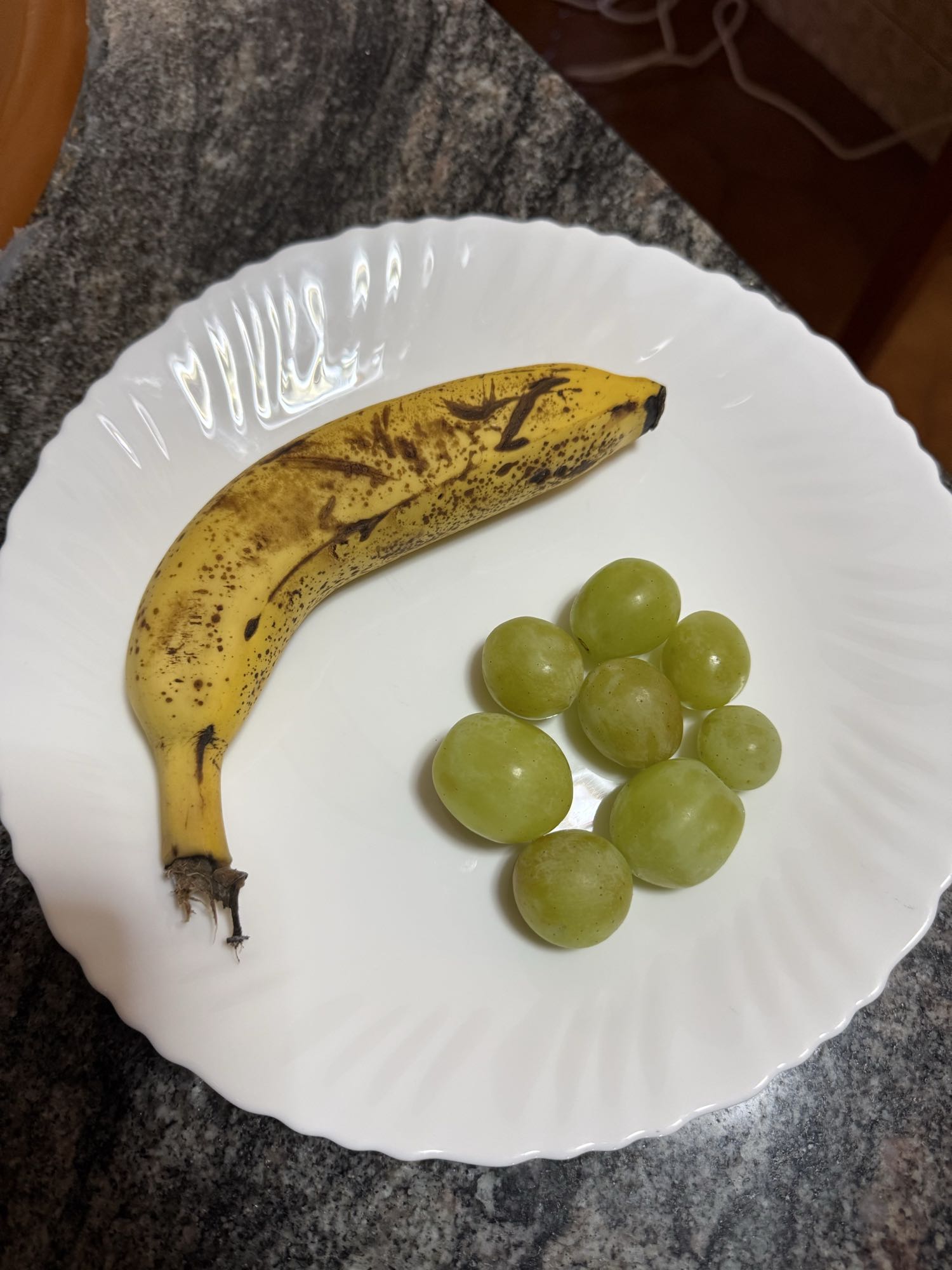 plátano con uvas