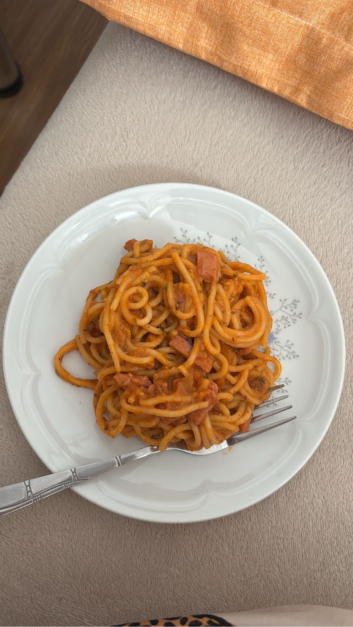 Spaghete cu sos si sunca