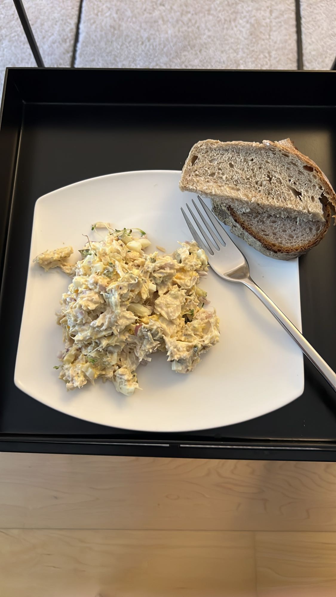 Tonsalat mit Brot