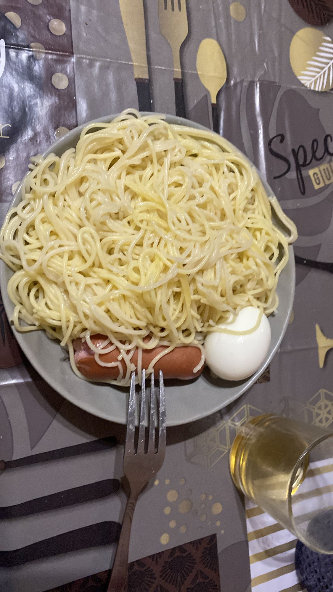 Спагетти с сосиской и яйцом