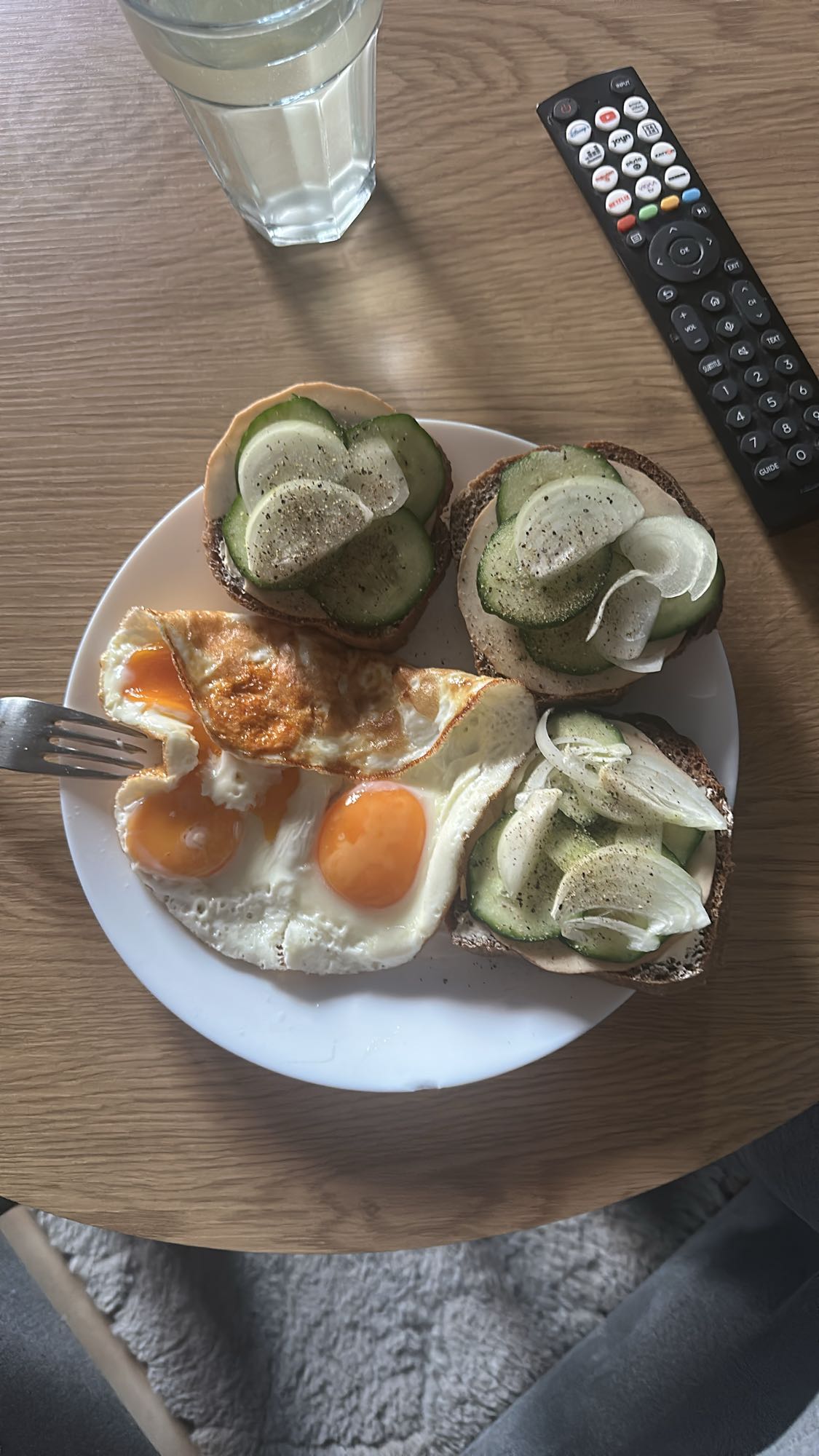 Kanapki z jajkami sadzonymi