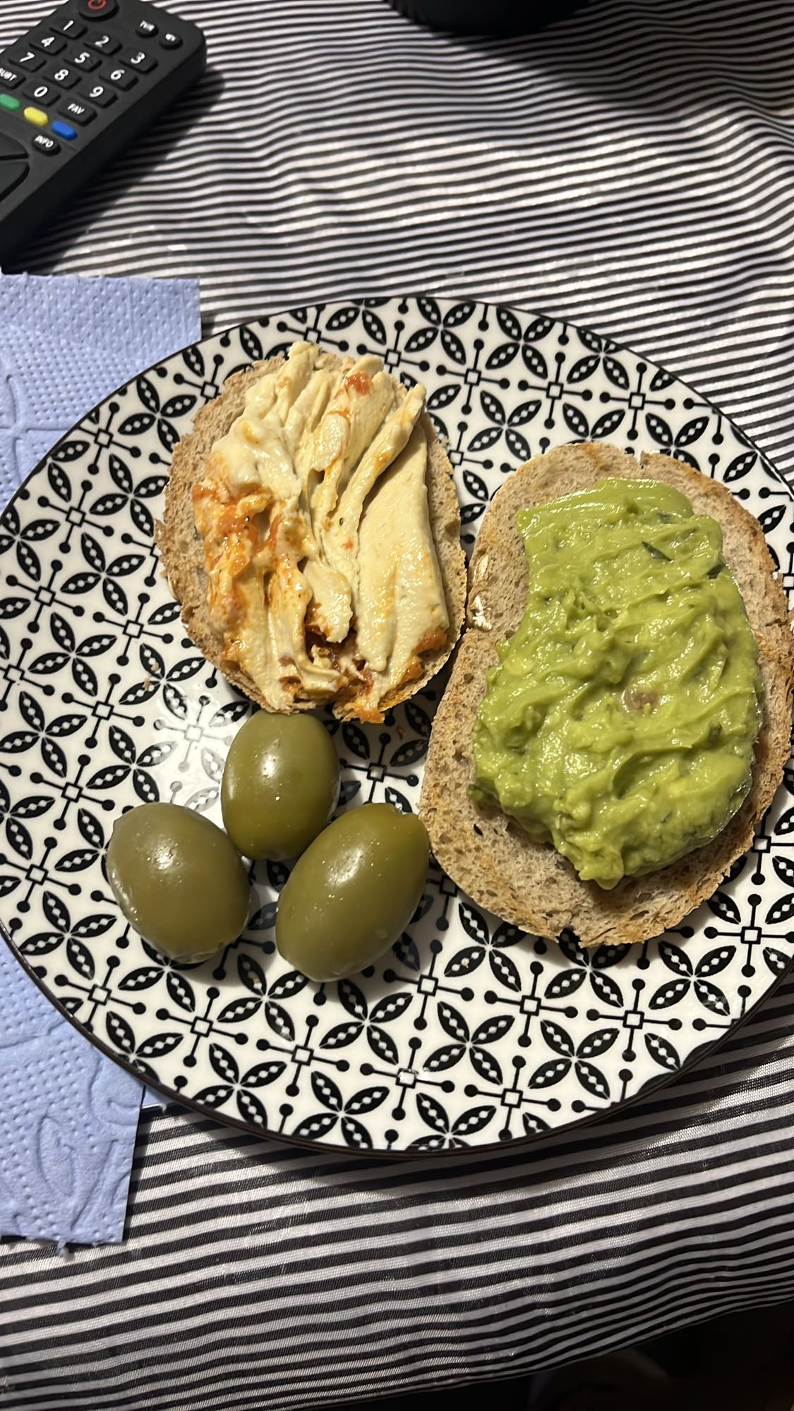 Сандвичи с авокадо и пиле