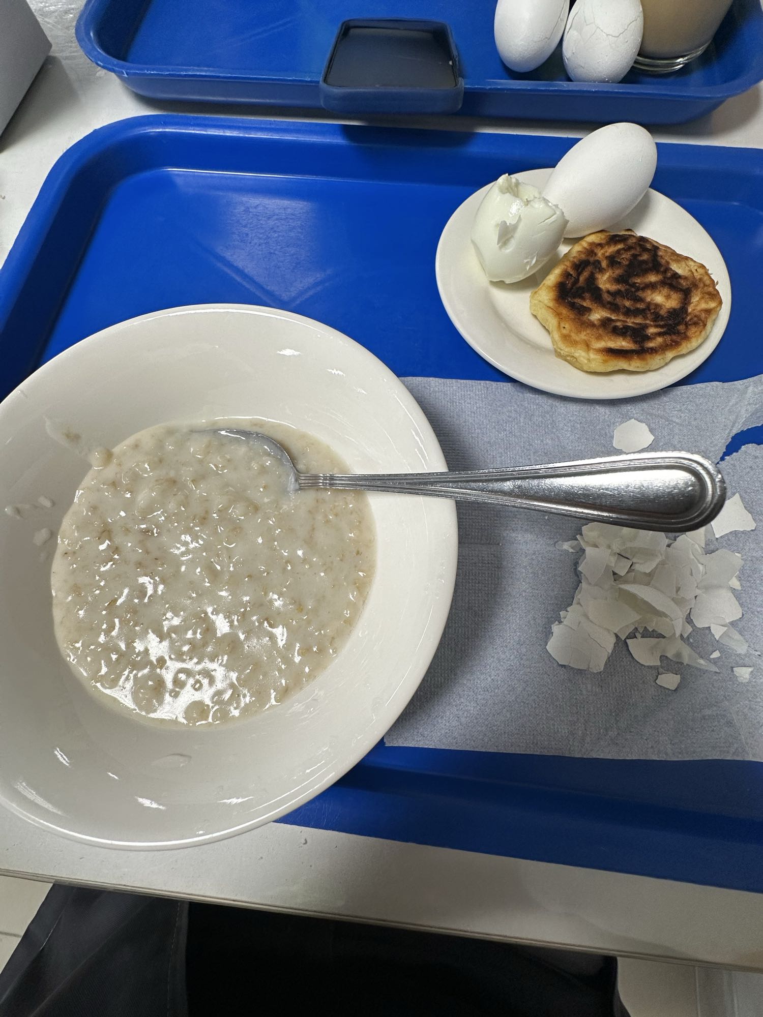 Каша с яйцами и оладьей