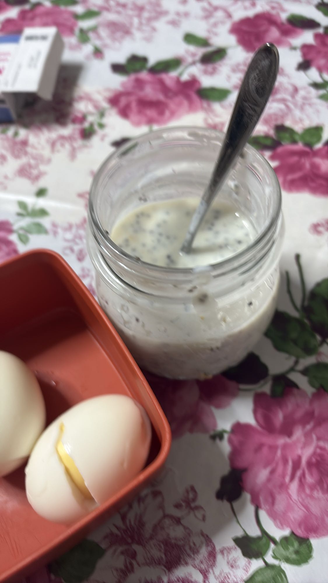 Uova e yogurt con chia