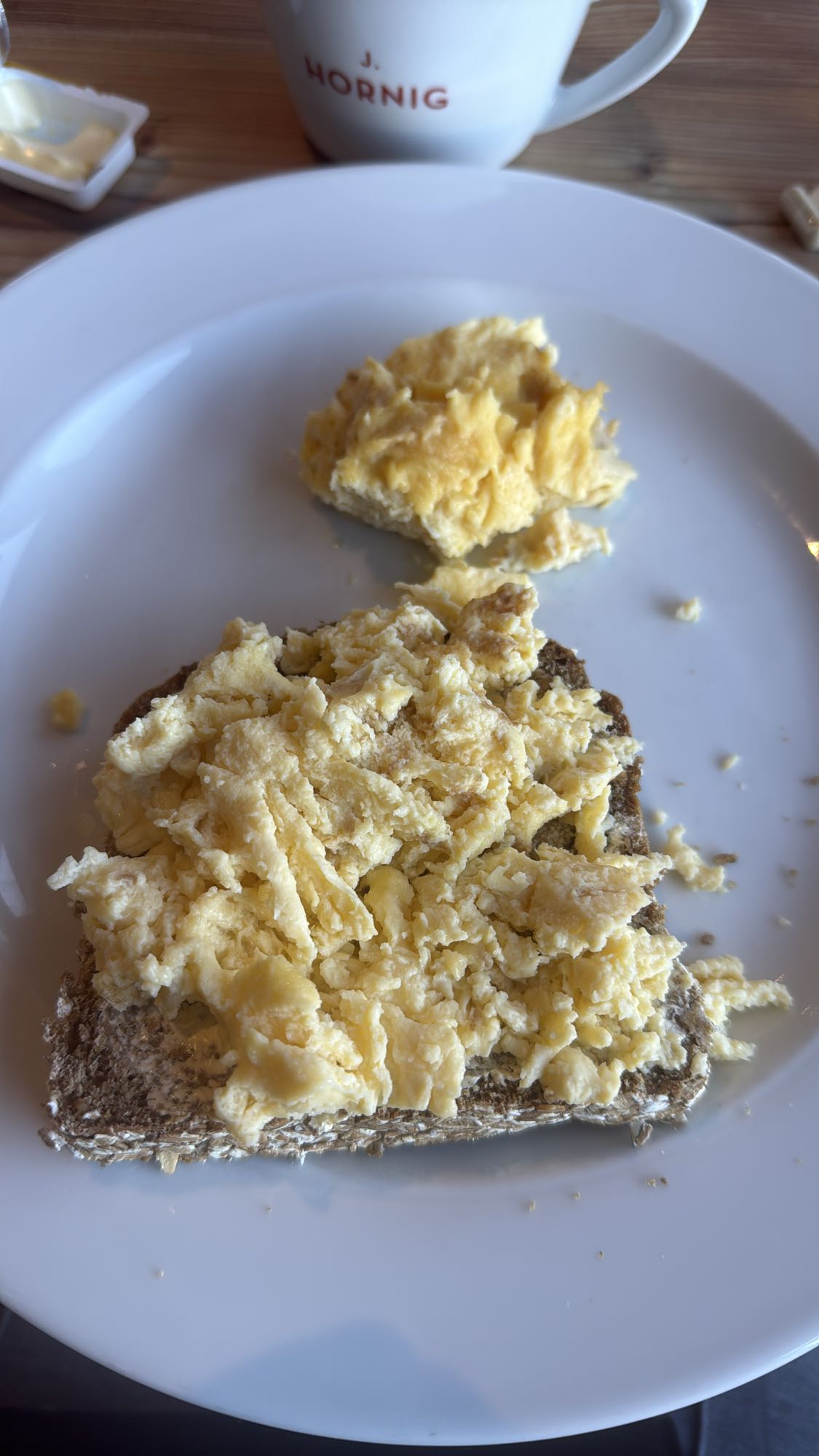 Roerei op brood