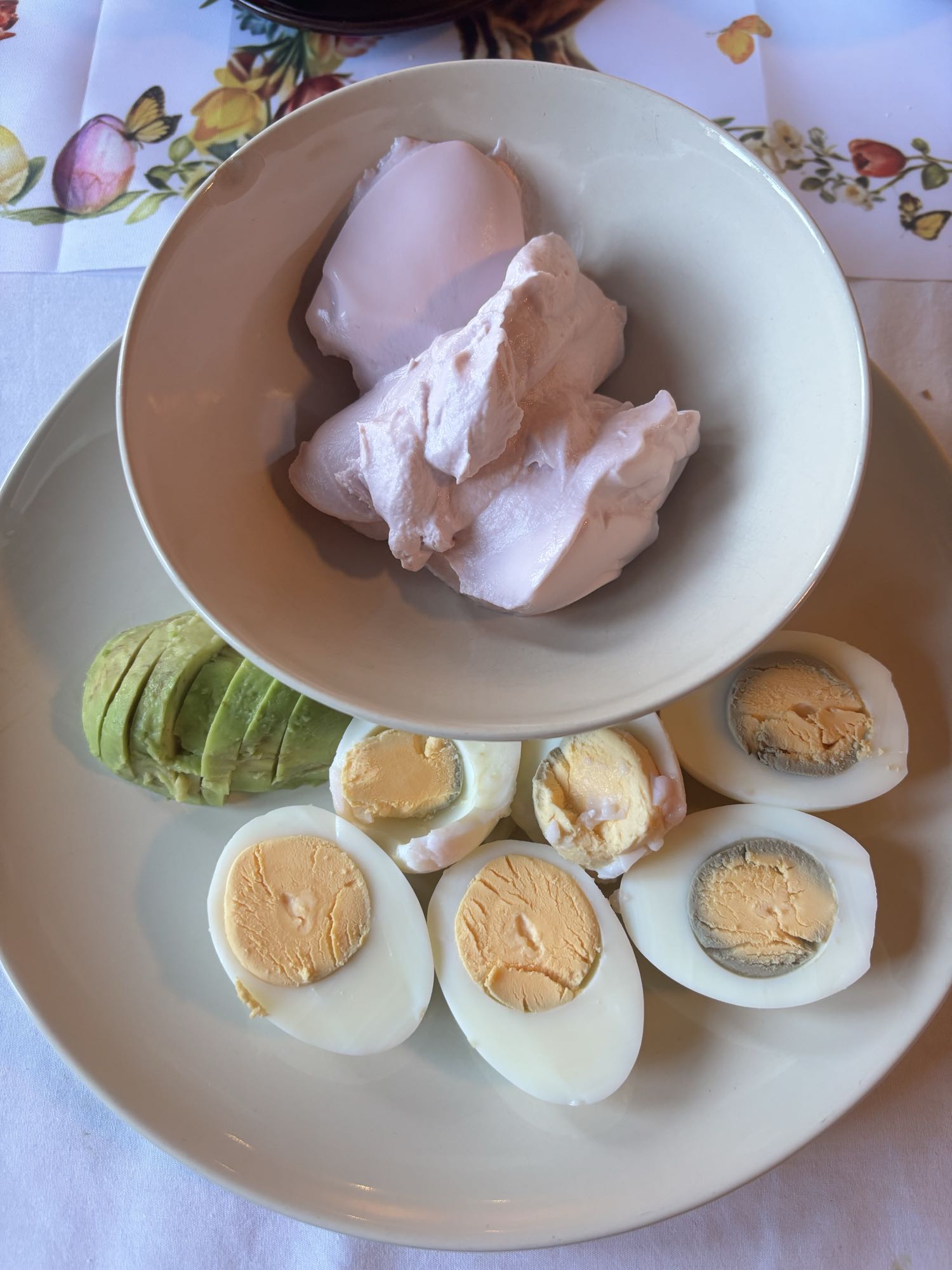 Yoghurt med ägg och avokado