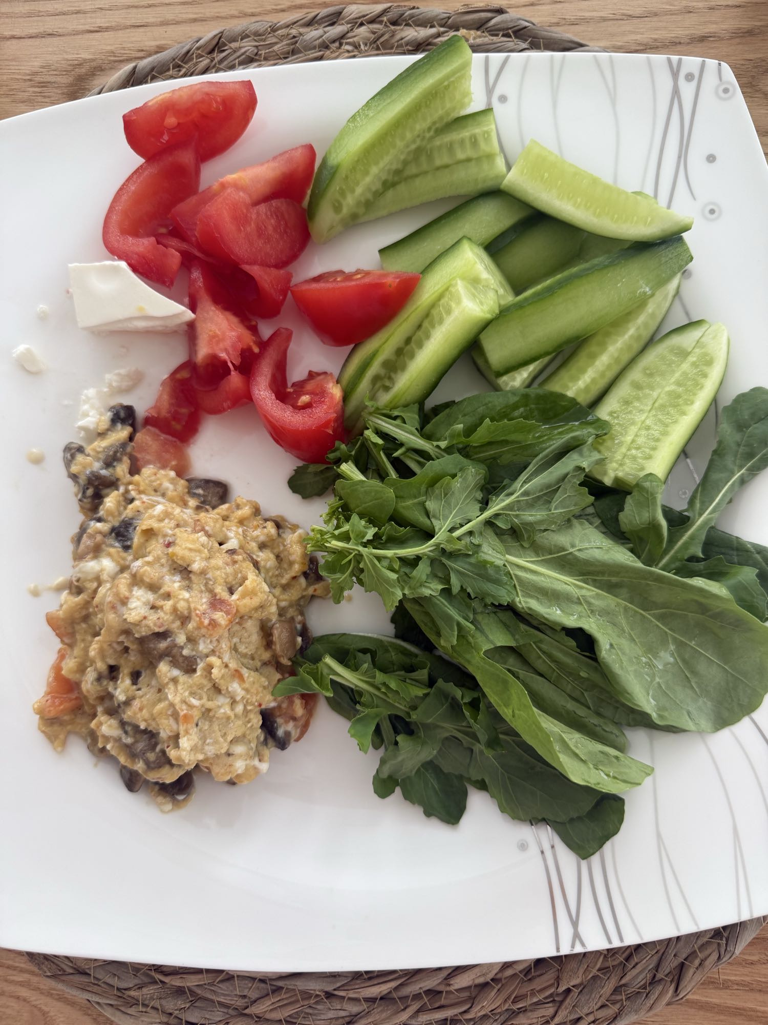 Sebzeli kahvaltı tabağı