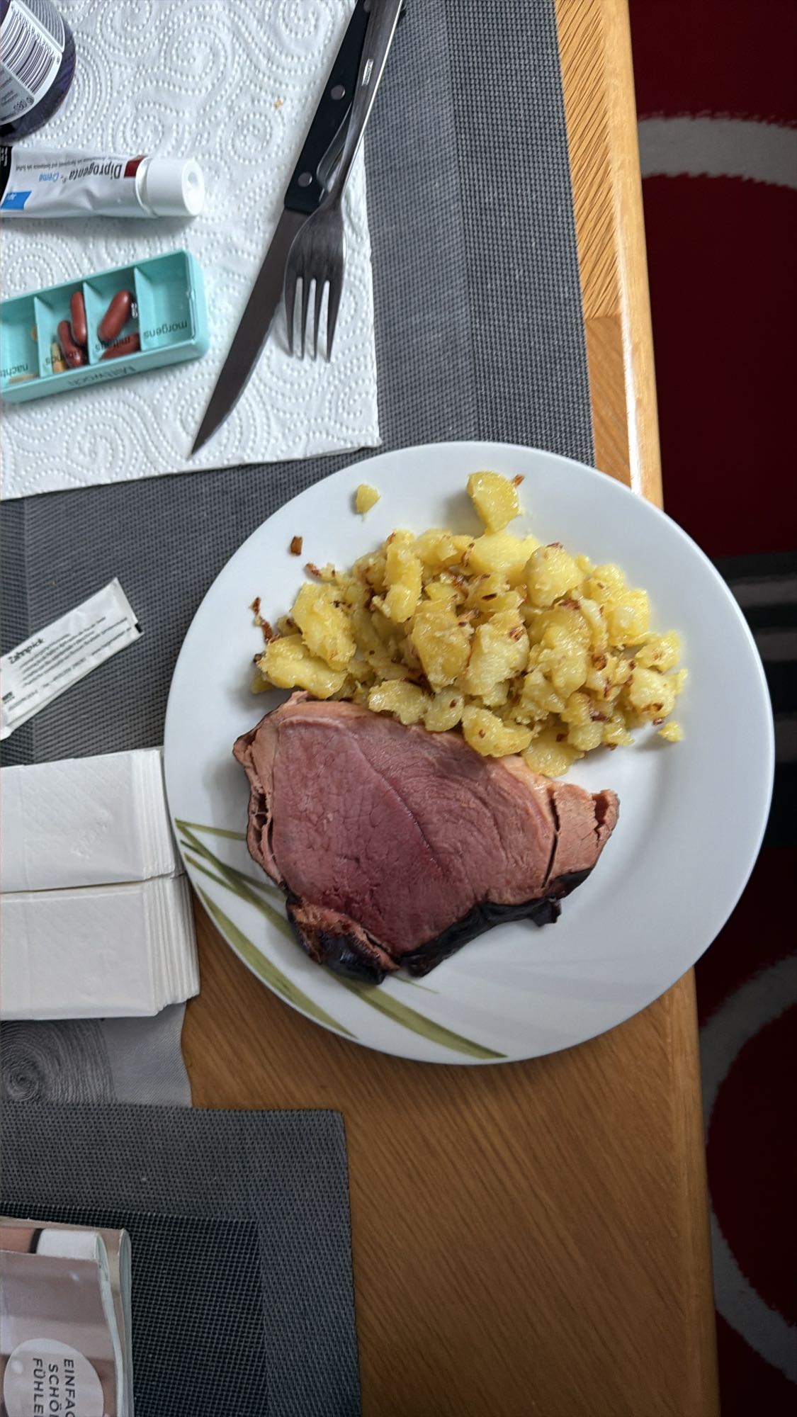 Braten mit Bratkartoffeln